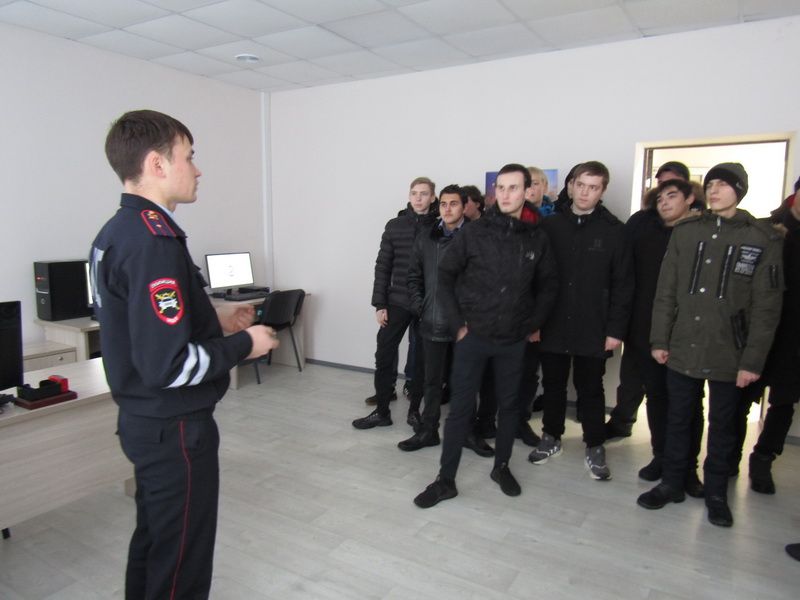 Студенты Елабужского политехнического колледжа посетили новый отдел ГИБДД