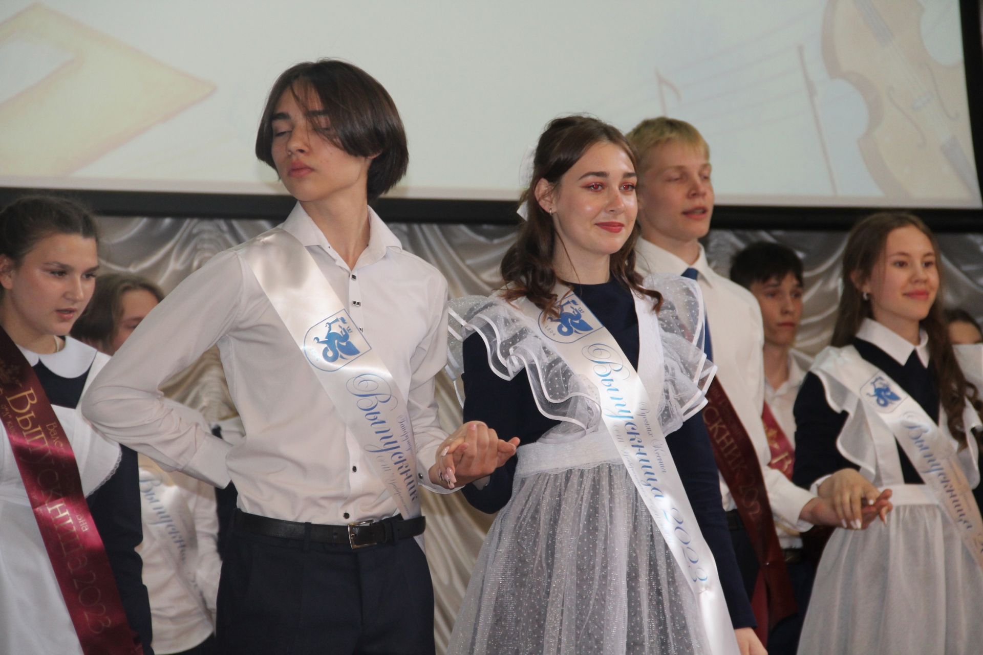 Для 1369 выпускников Елабуги прозвенел последний звонок