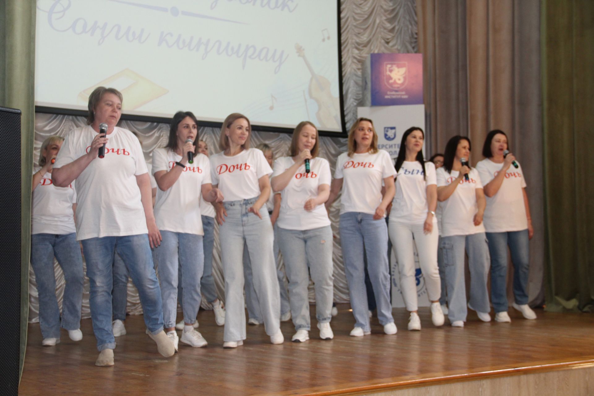 Для 1369 выпускников Елабуги прозвенел последний звонок