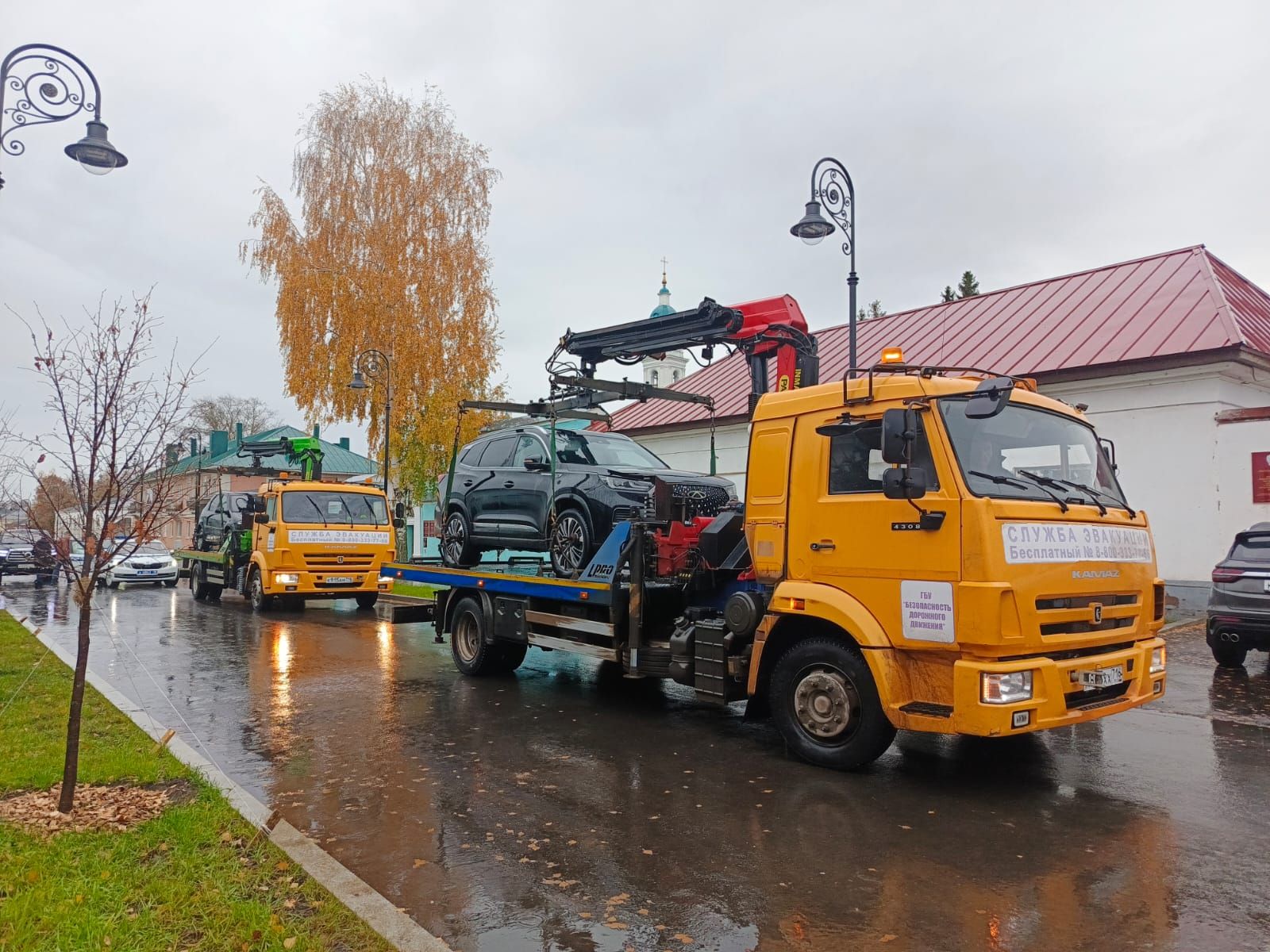 В исторической части Елабуги эвакуируют автомобили за парковку под запрещающими знаками