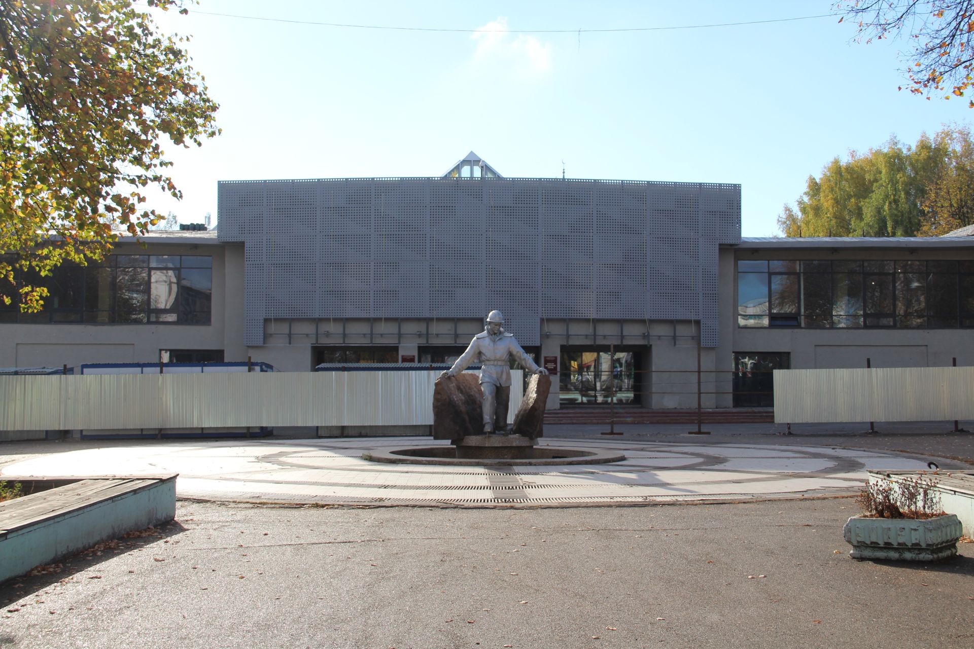 В Елабуге продолжается ремонт городского Дворца культуры