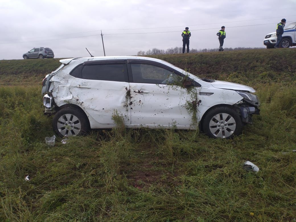 Автомобиль съехал в кювет на трассе под Елабугой, есть пострадавшие