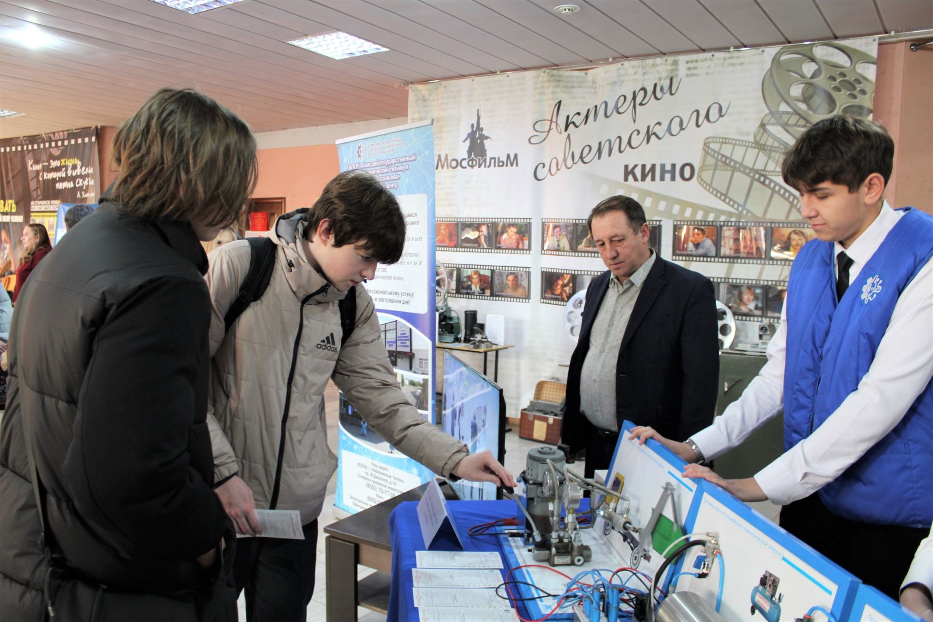 В Елабуге прошла ярмарка вакансий и акция «Выпускник-2026»