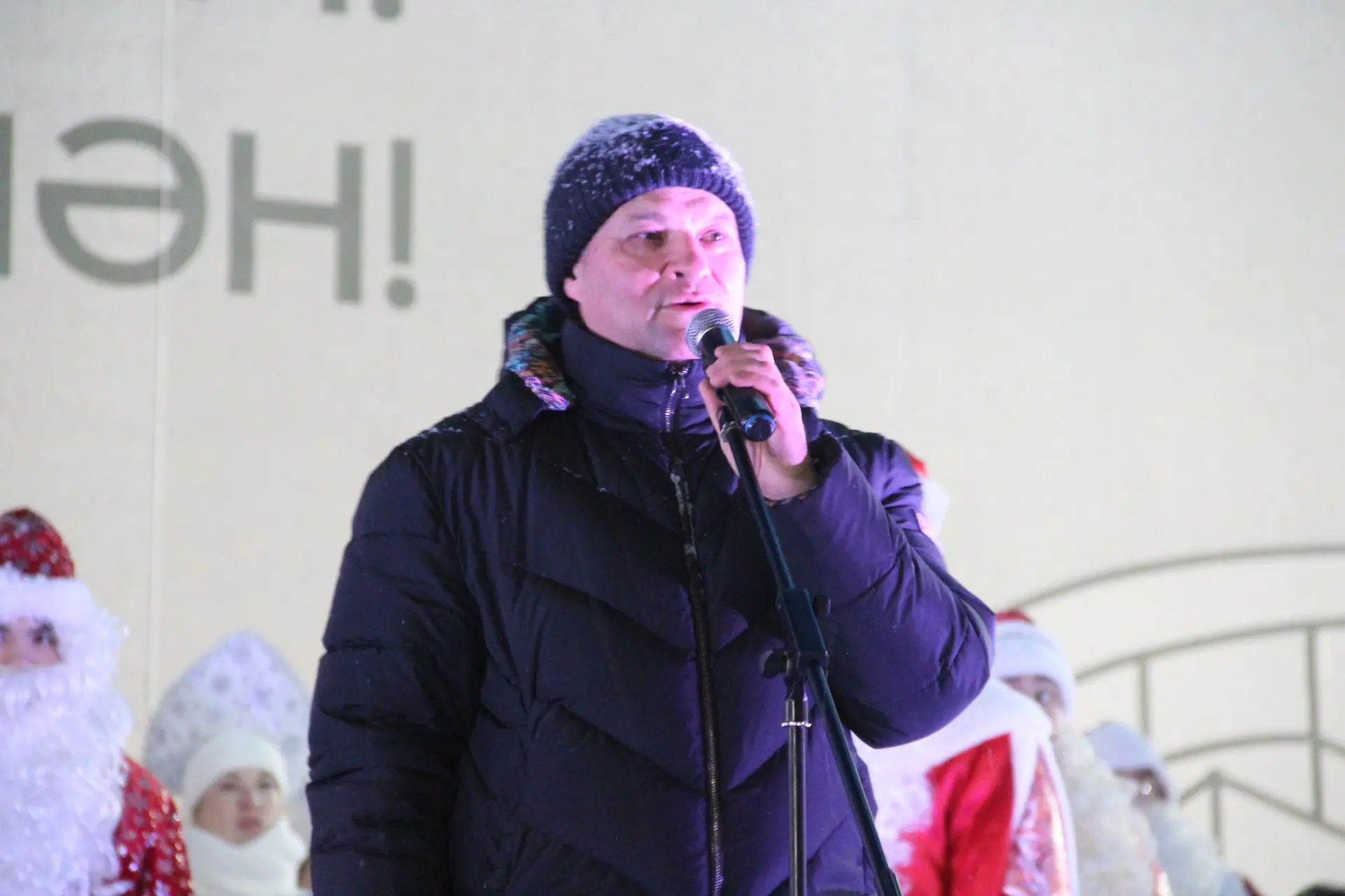 В Елабуге зажгли главную новогоднюю елку на стадионе «Молодежный»