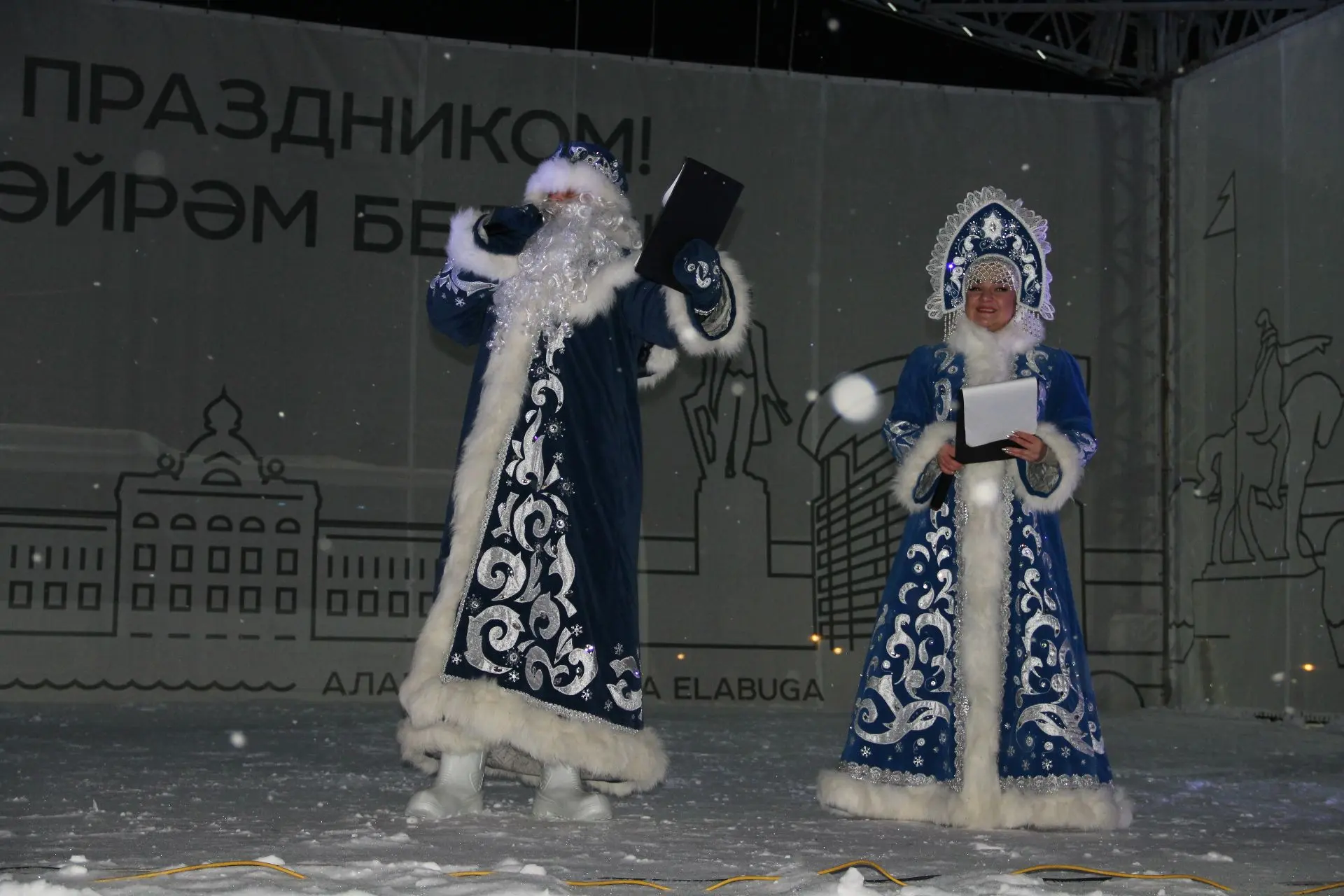 В Елабуге зажгли главную новогоднюю елку на стадионе «Молодежный»