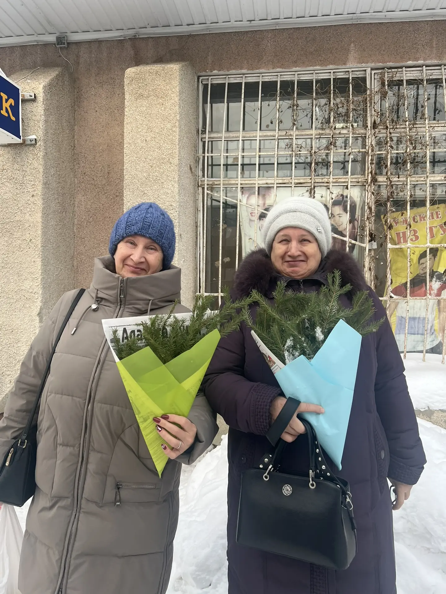 «Аромат Нового года»: редакции елабужских газет подарили горожанам праздничное настроение