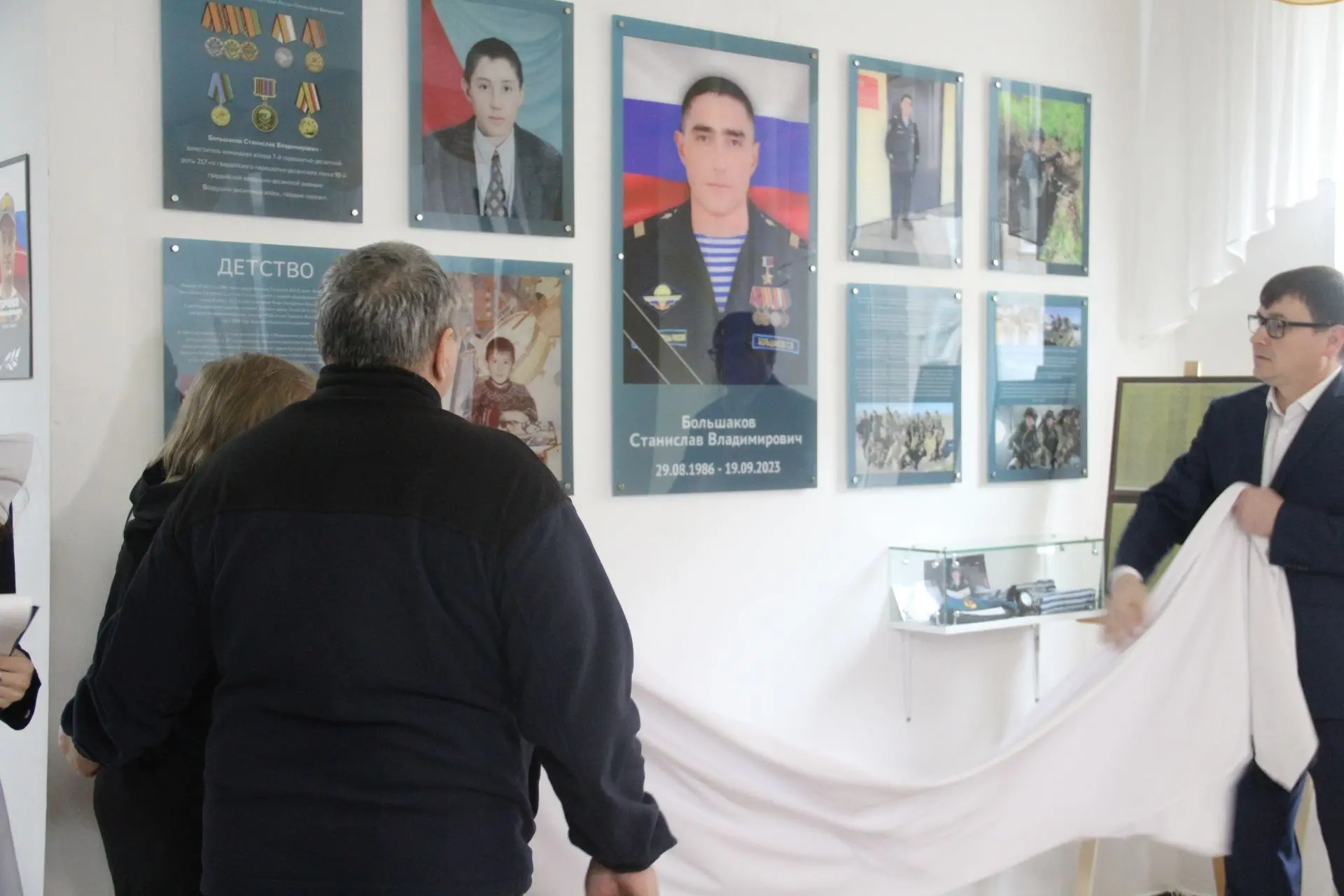 «От Стасика до Героя России»: в елабужской школе открыли музей, где память — живая