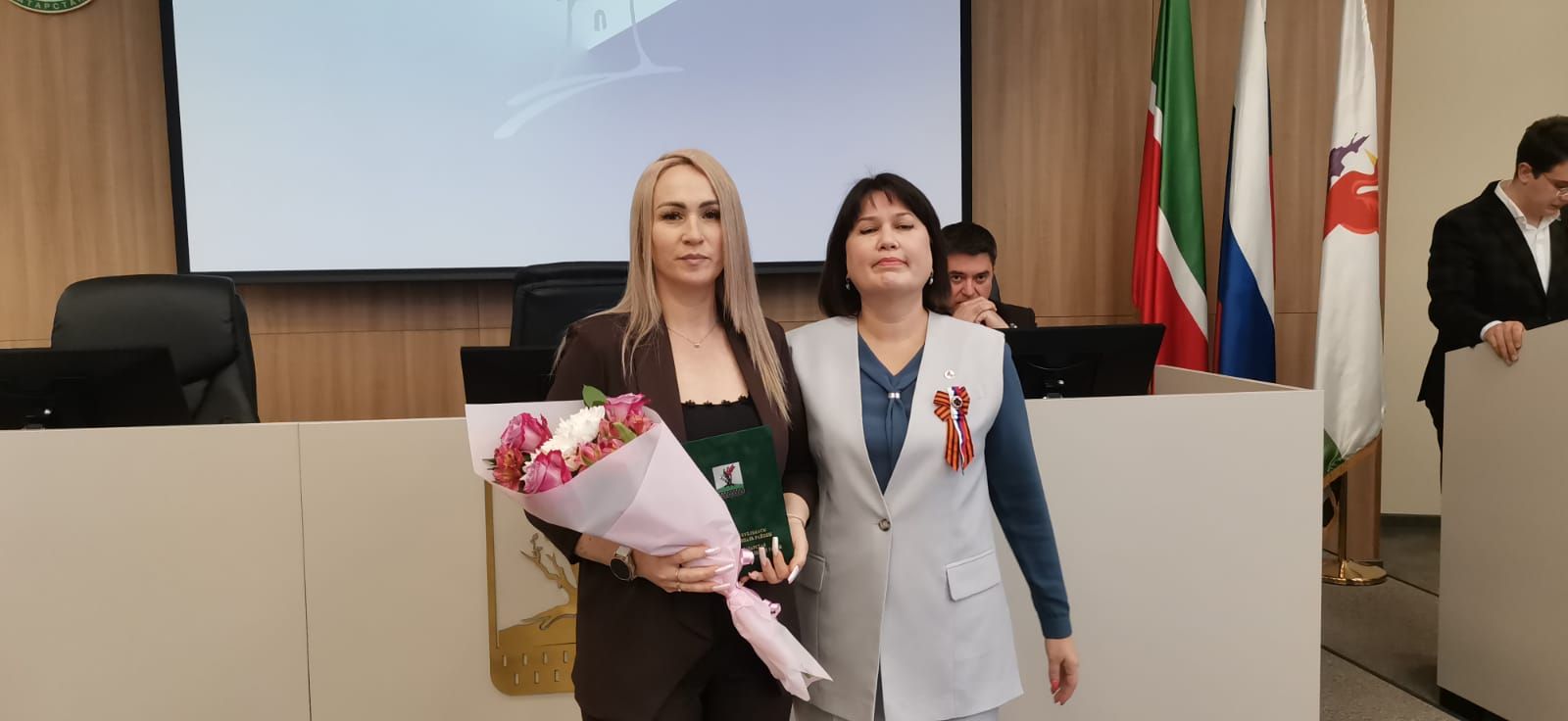 В Елабуге наградили муниципальных служащих