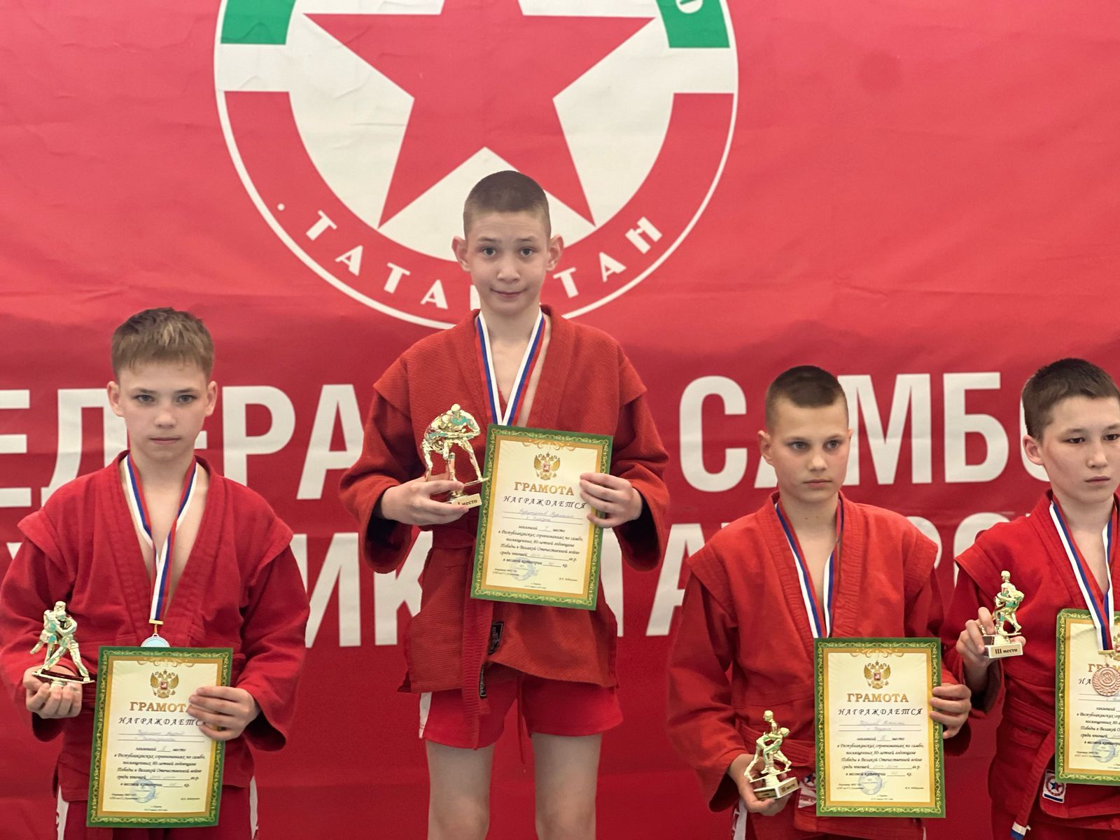 Юные елабужские самбисты вернулись из Нурлата призерами