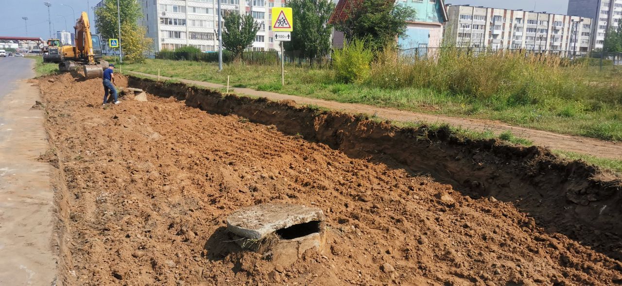 В Елабуге делают парковку у Инженерно-технологического лицея