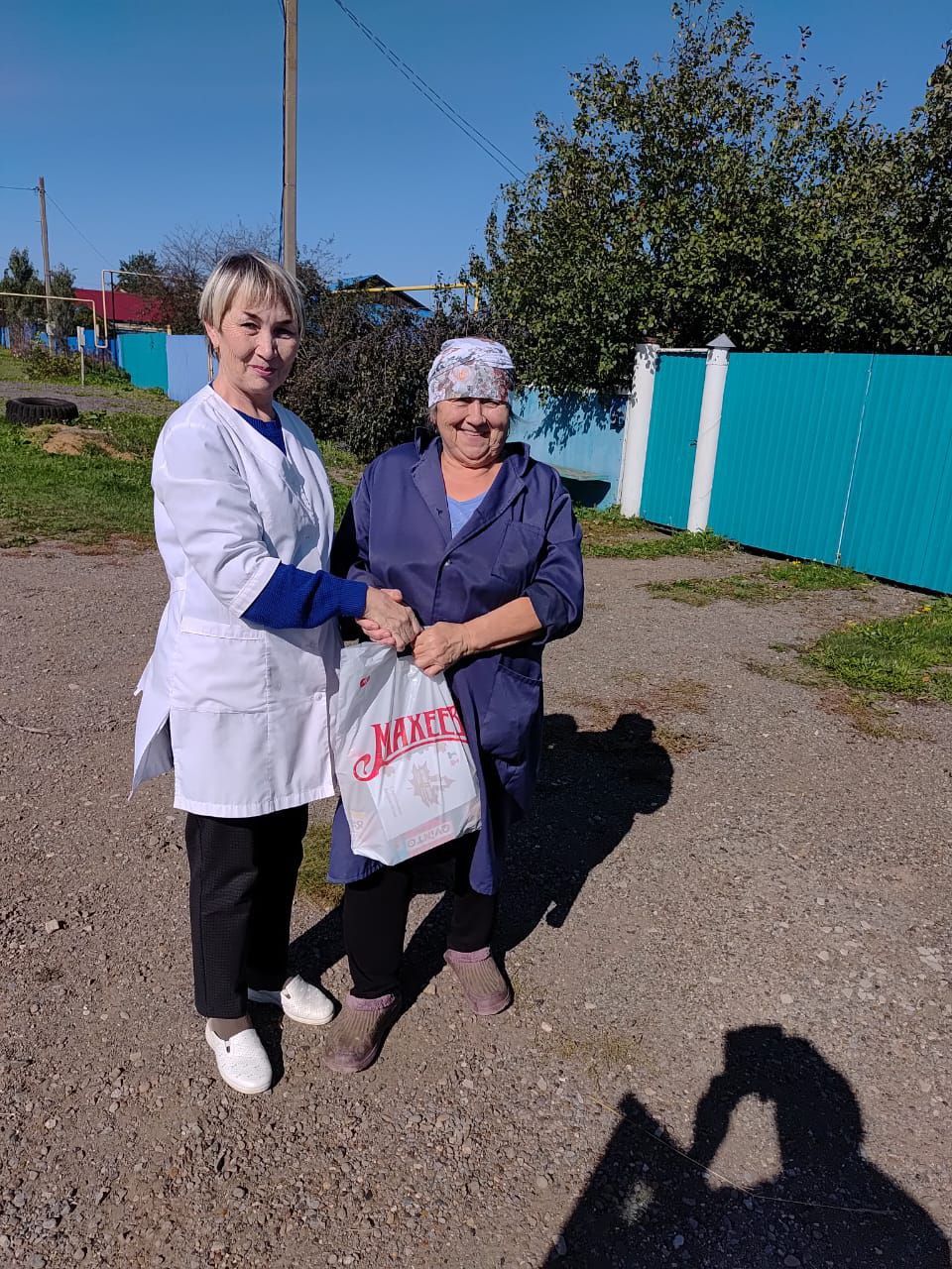 Ветераны Елабужской ЦРБ получили продуктовые наборы ко Дню пожилого человека