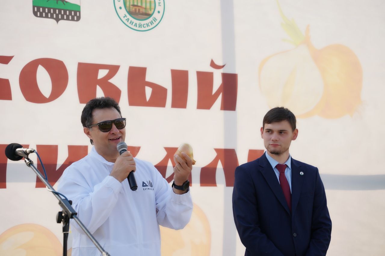 «Луковая царица» и пироги: как в Танайке празднуют урожай