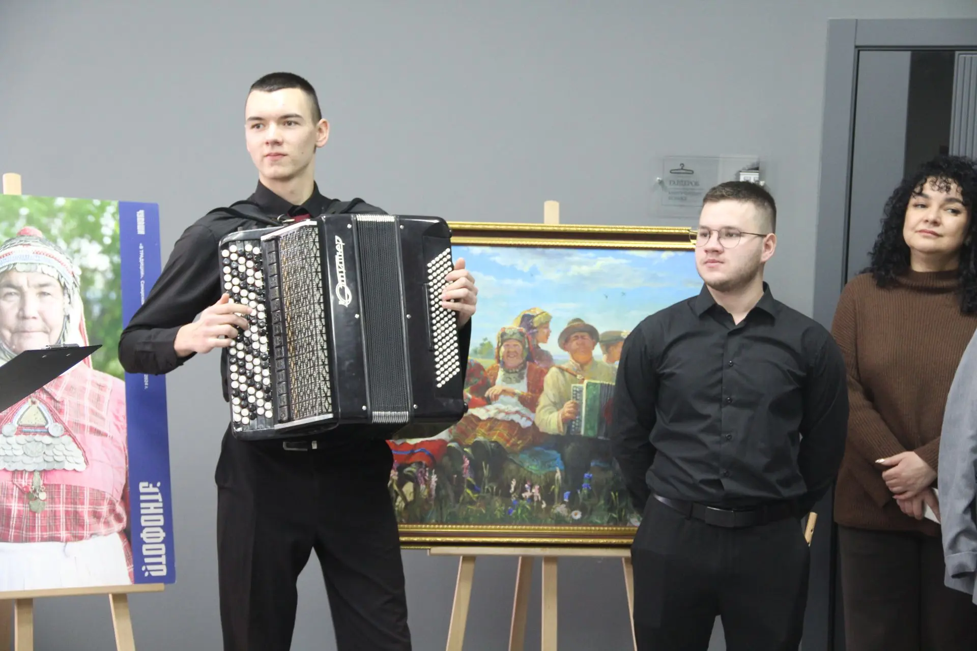 Елабужские студенты представили коллекцию кукол в национальных костюмах