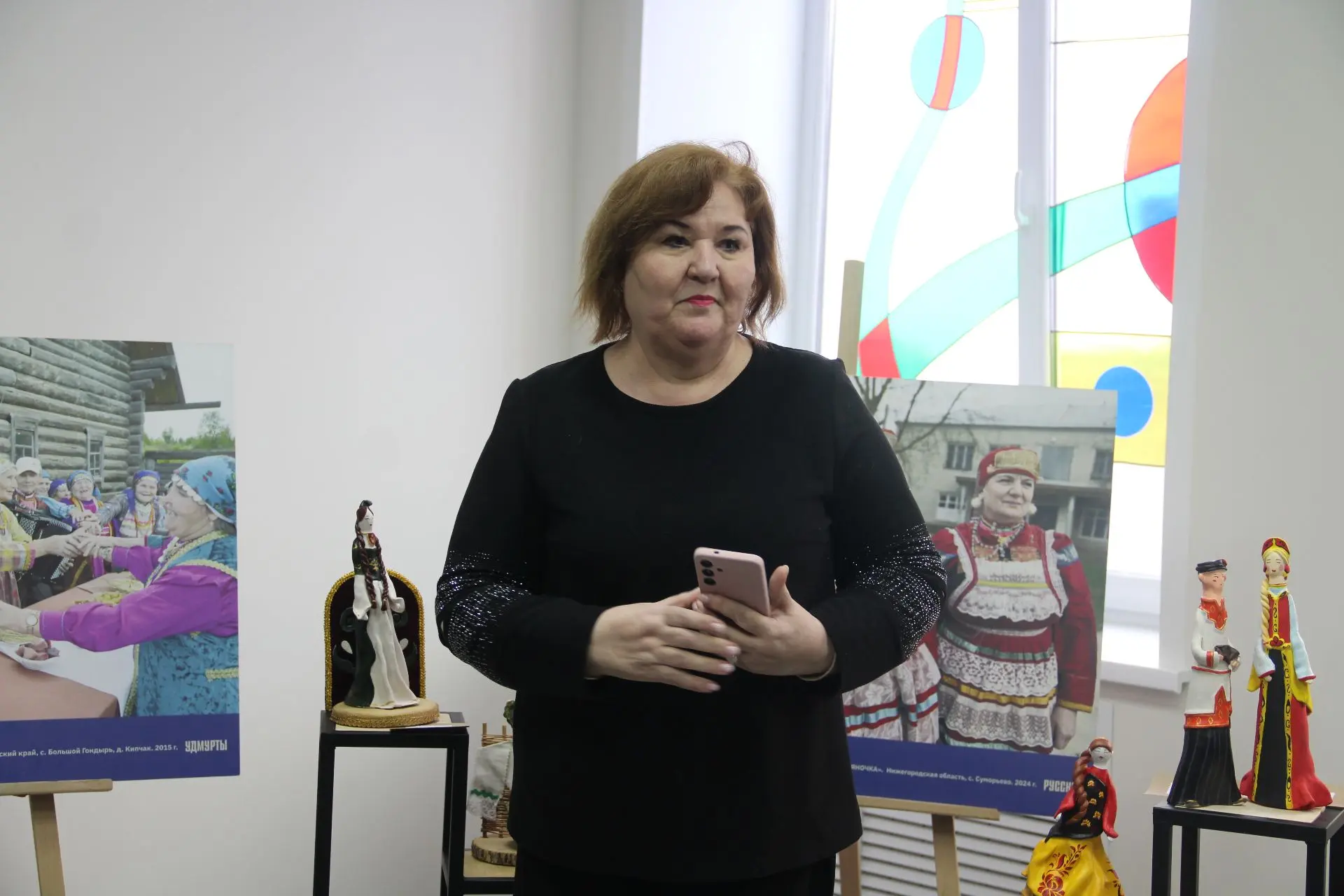 Елабужские студенты представили коллекцию кукол в национальных костюмах