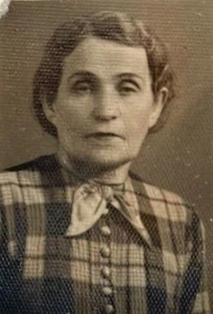 Что скрывала однокомнатная квартира №43 в Елабуге: история, которую нашли в семейном альбоме