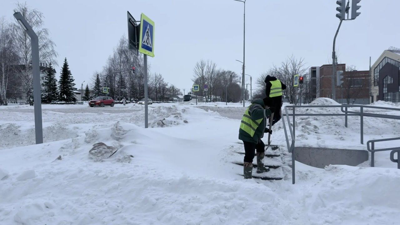 Снежный удар: коммунальщики Елабуги усиливают работу в условиях непогоды