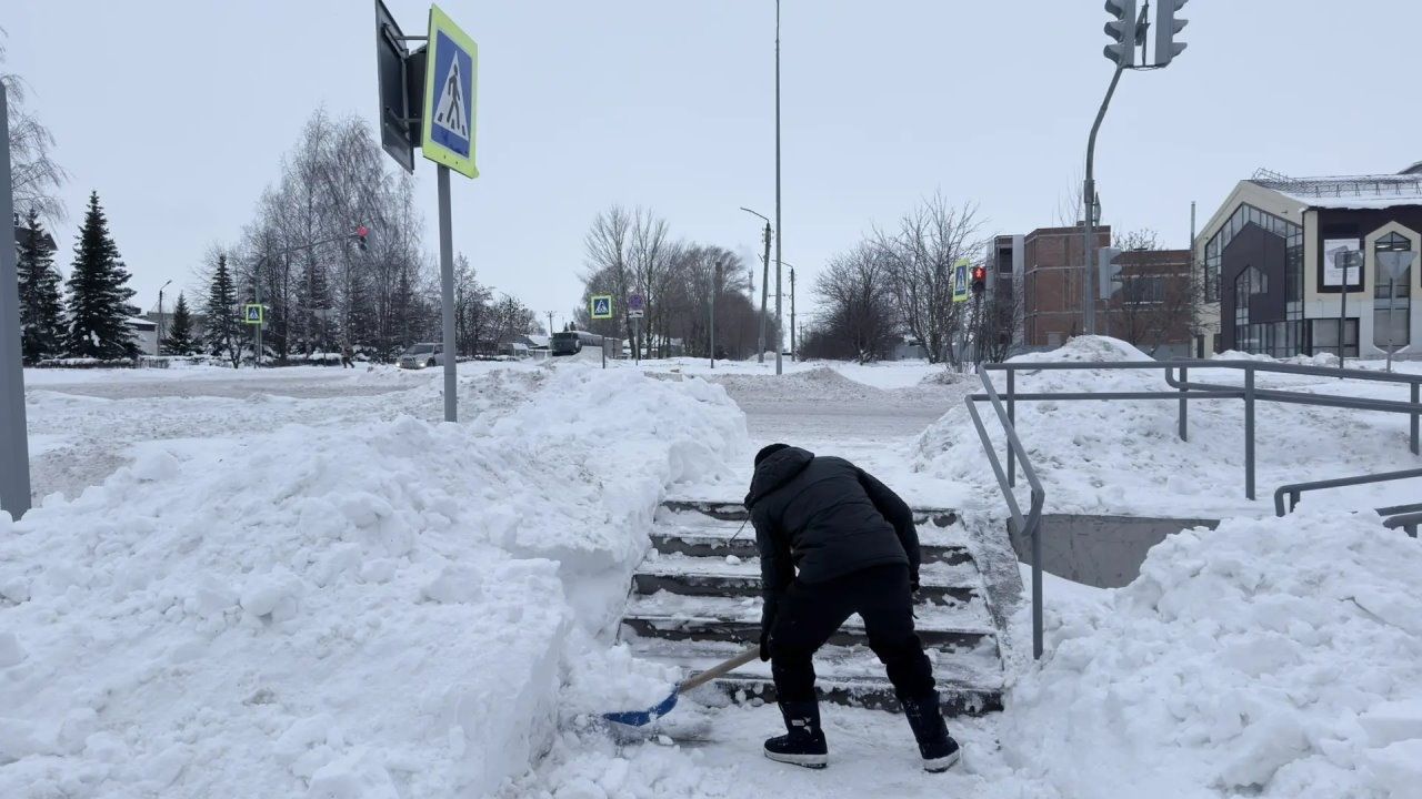 Снежный удар: коммунальщики Елабуги усиливают работу в условиях непогоды