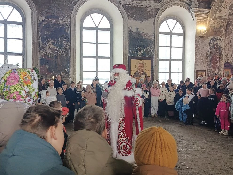 Светлый праздник Рождества собрал елабужан в храмах