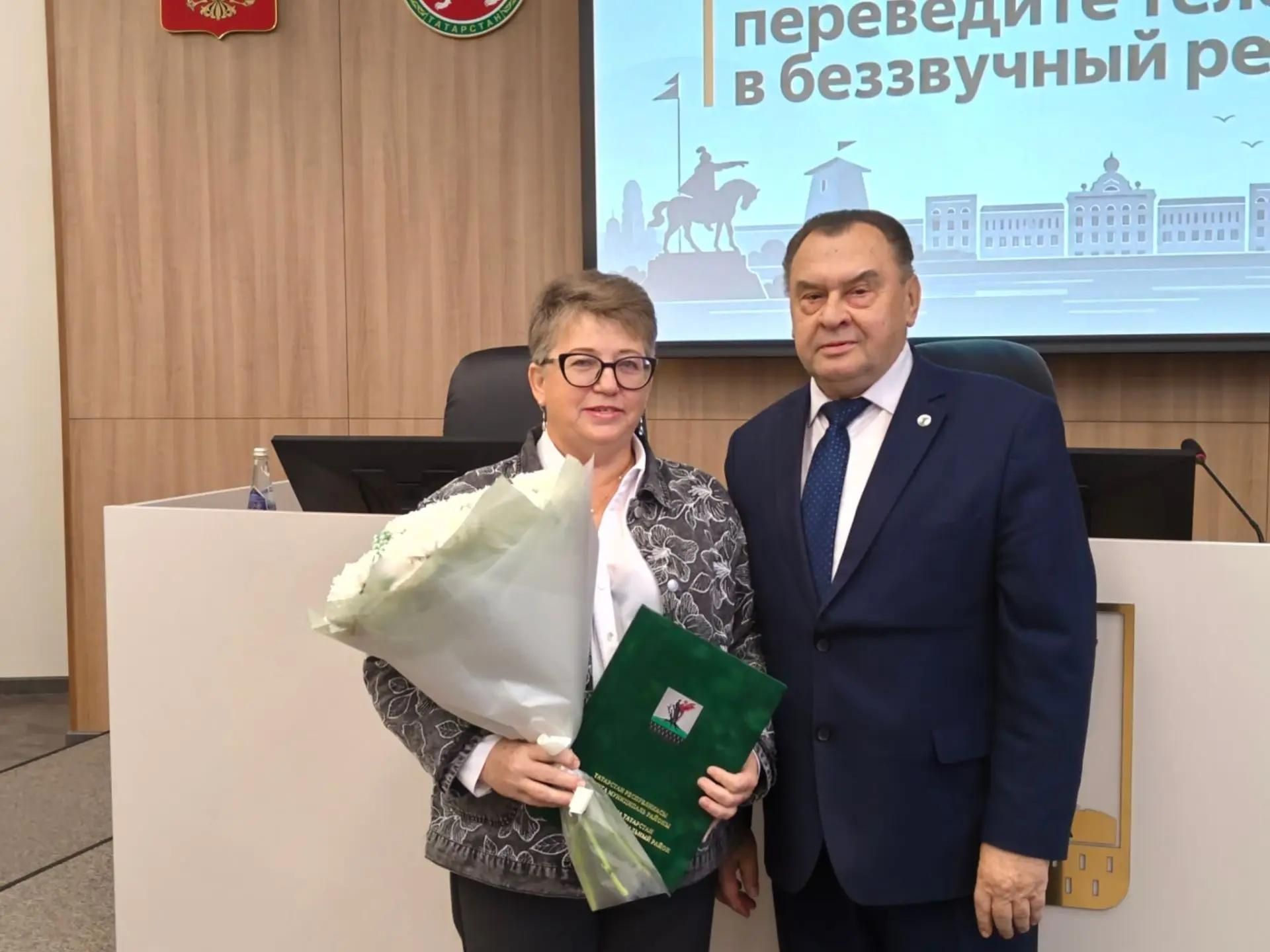 Александр Косов Алабугада узган гомумшәһәр планеркасында бүләкләр тапшырды