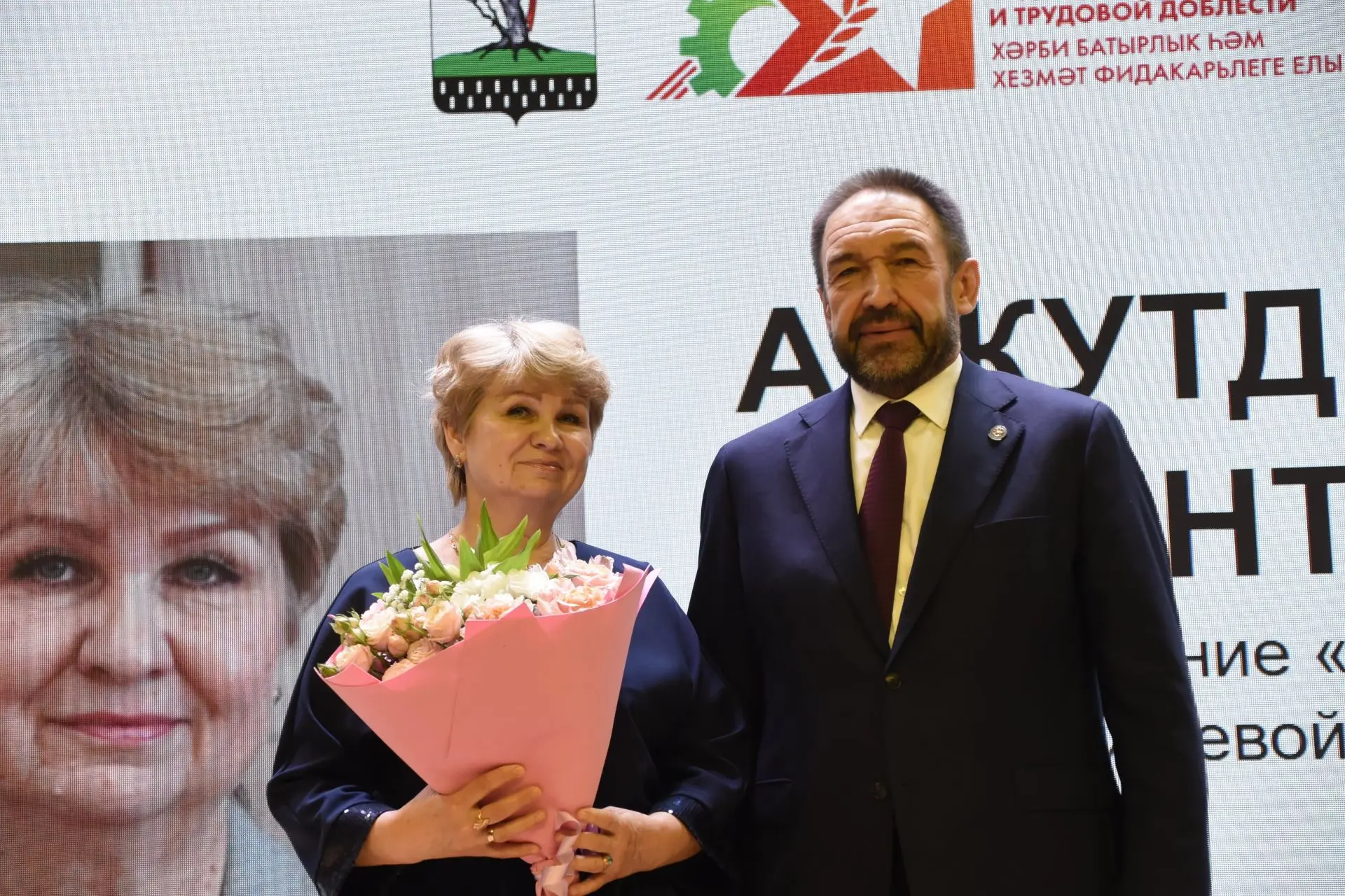Алексей Песошин вручил награды елабужанам