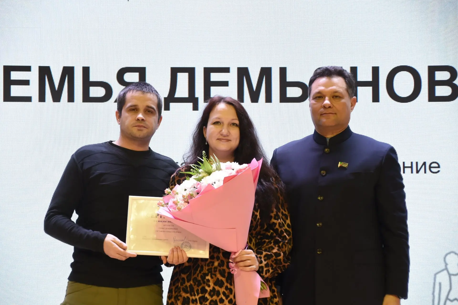 В Елабужском районе вручили сертификаты на жилье двум семьям