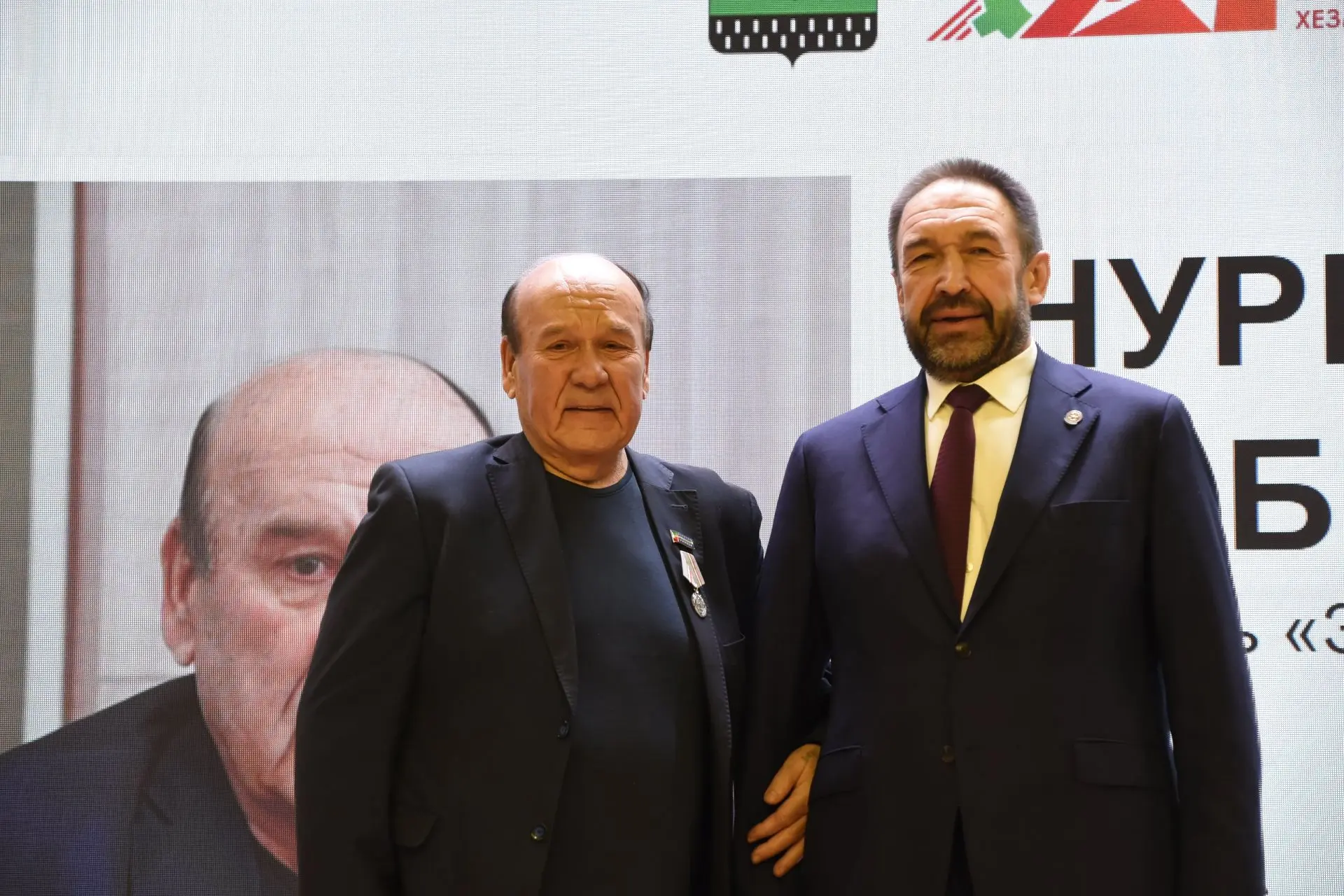 Алексей Песошин вручил награды елабужанам