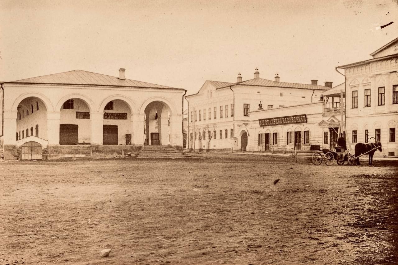 Петербургский след в Елабуге: история стахеевских торговых рядов у Спасского собора