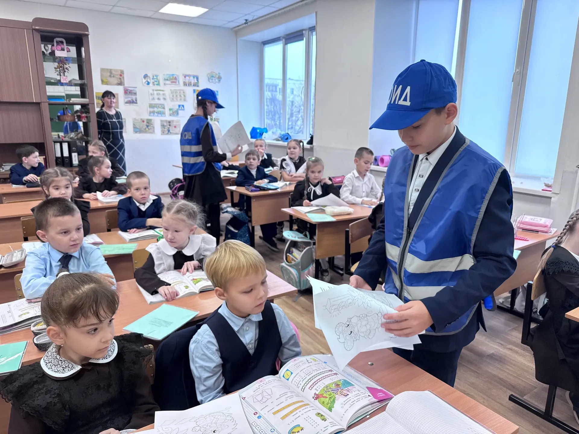 В елабужской школе №1 безопасность на дорогах изучают от теории до рейдов