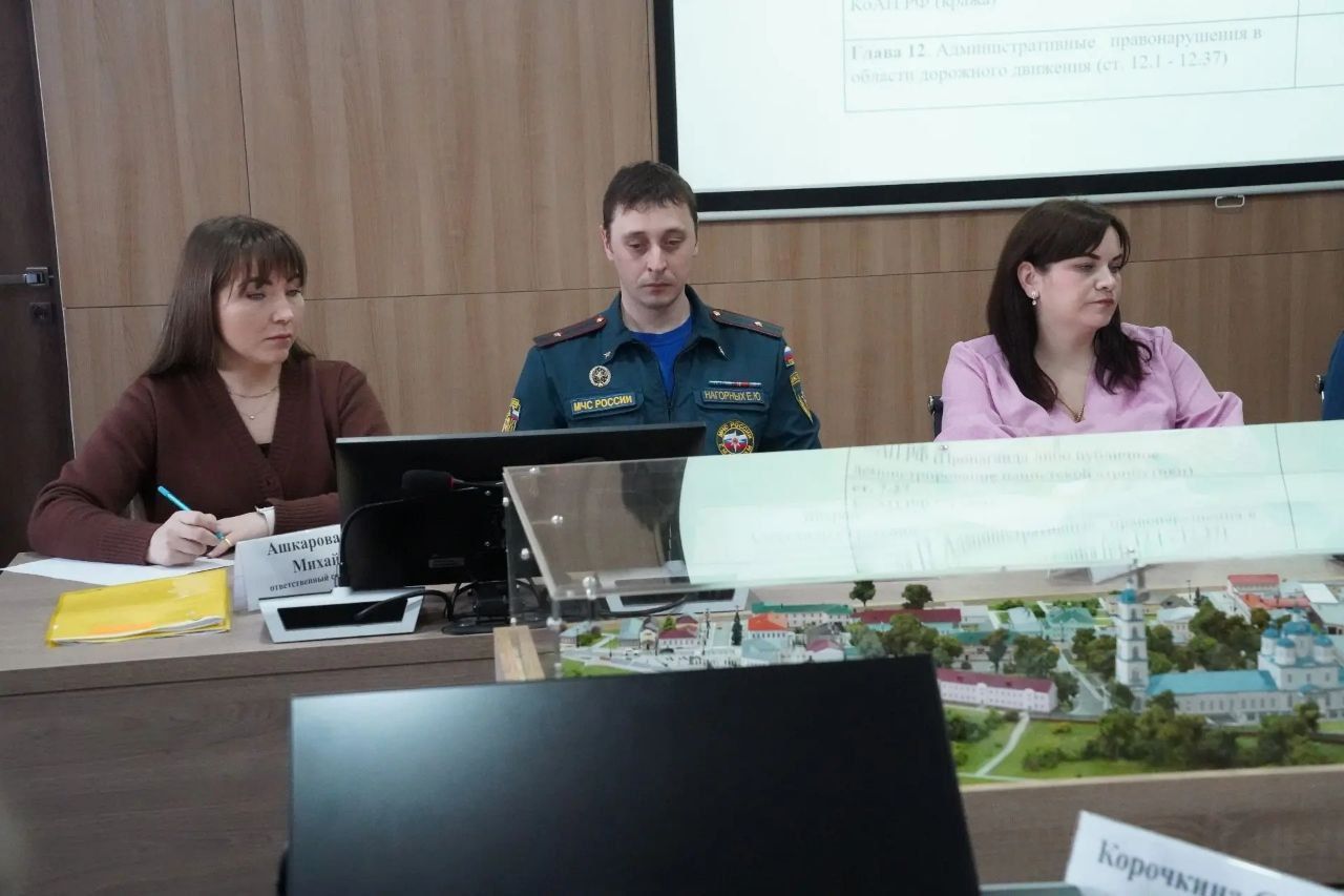 Подростки за рулем и ночные гуляния: в Елабуге подвели итоги работы КДН и наметили планы на 2026 год
