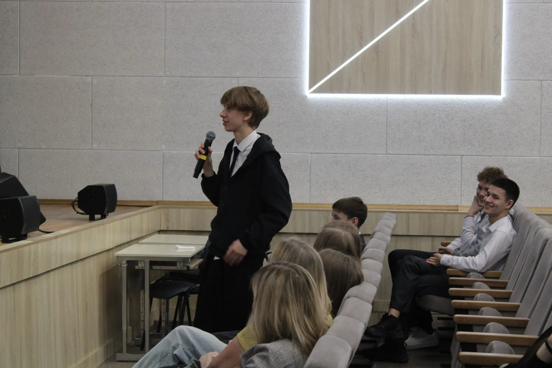 В Елабуге школьникам рассказали о бизнесе, власти и депутатской деятельности