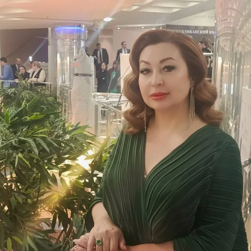 Химия на голове, хрусталь на столе и мимоза: елабужская телеведущая о советском 8 Марта