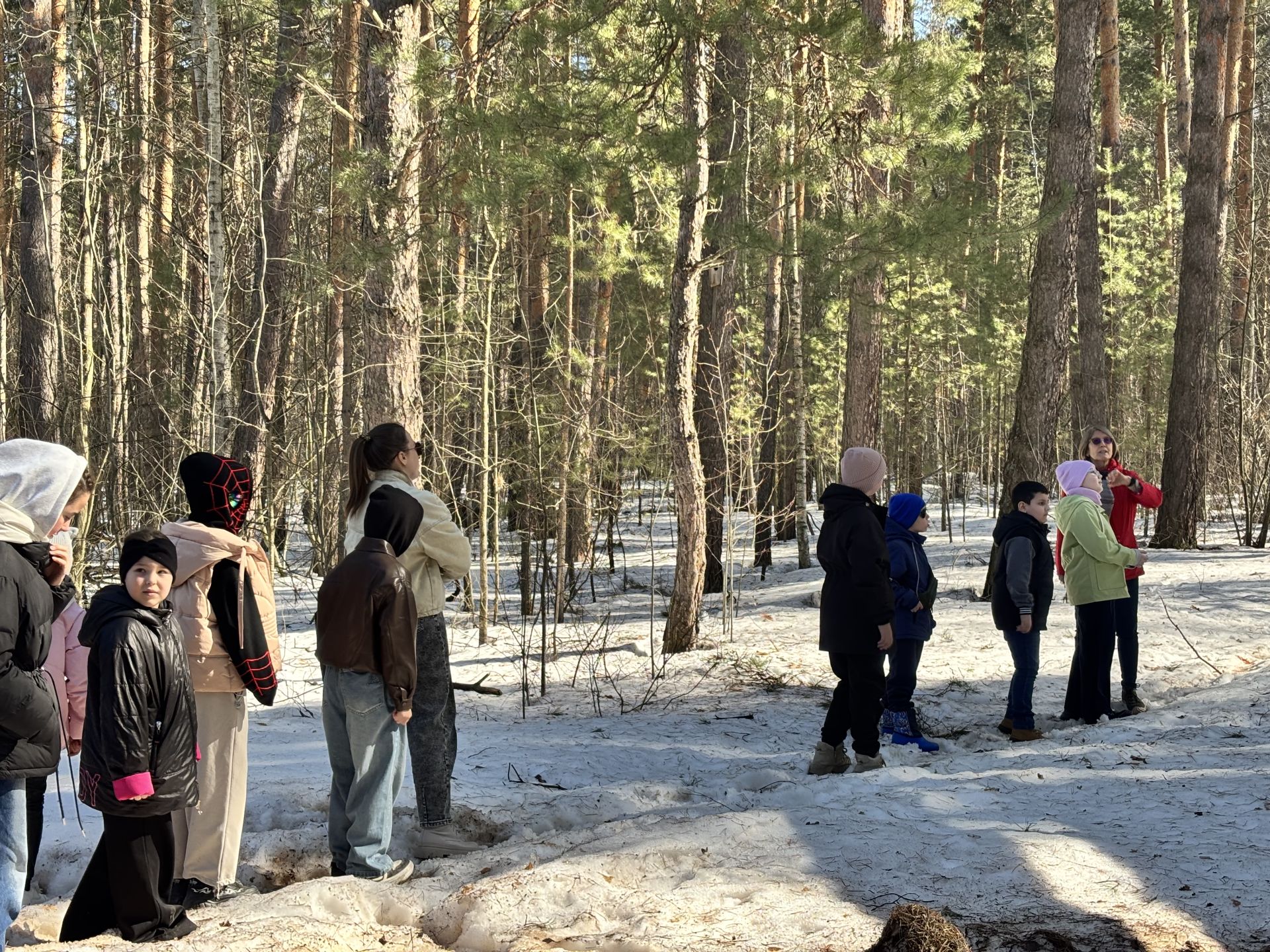 «Подарим дом птицам»: елабужские школьники отметили Международный день птиц в национальном парке «Нижняя Кама»
