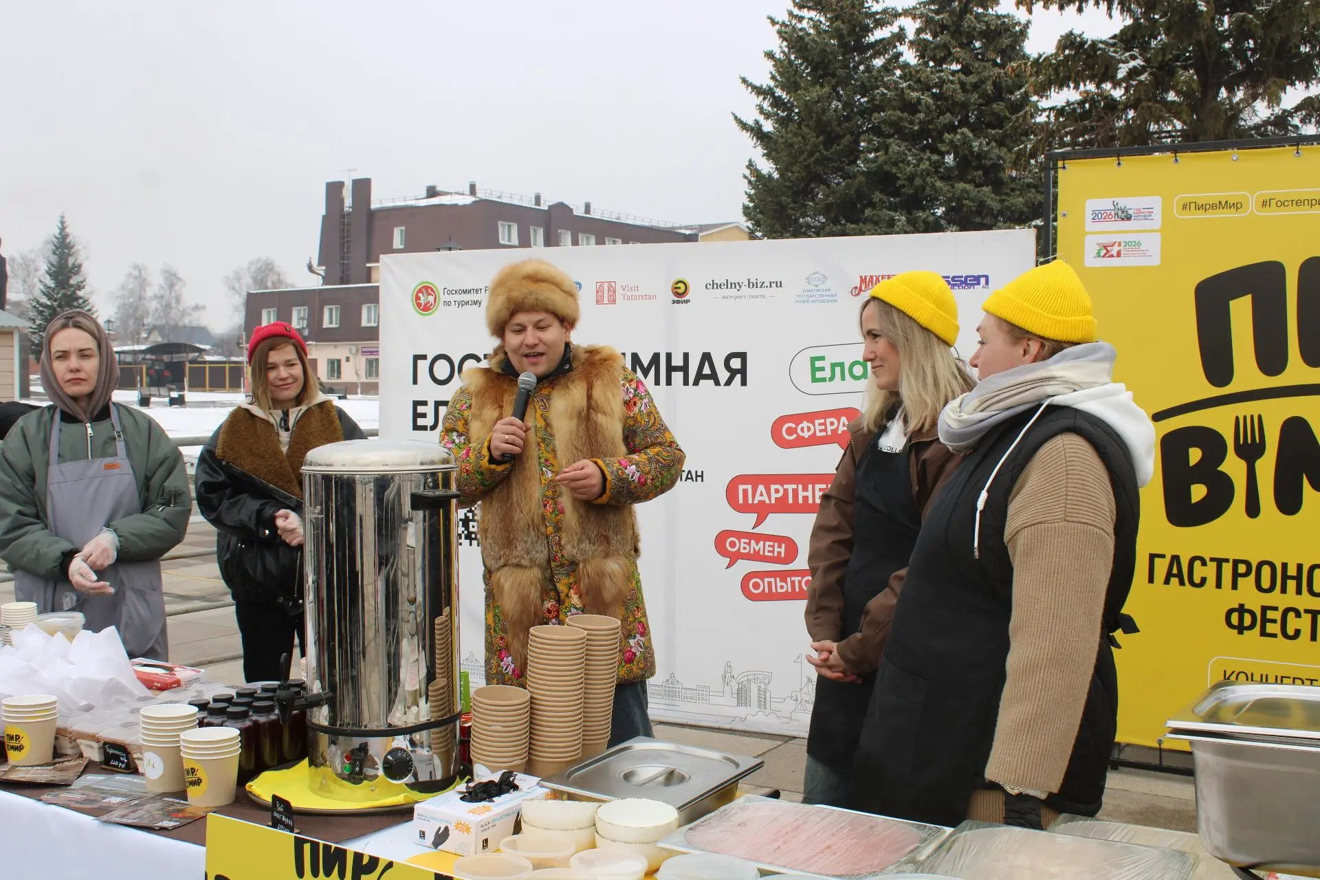 Вкус традиций и новые встречи: на площади Ленина прошёл фестиваль «Пир в мир»