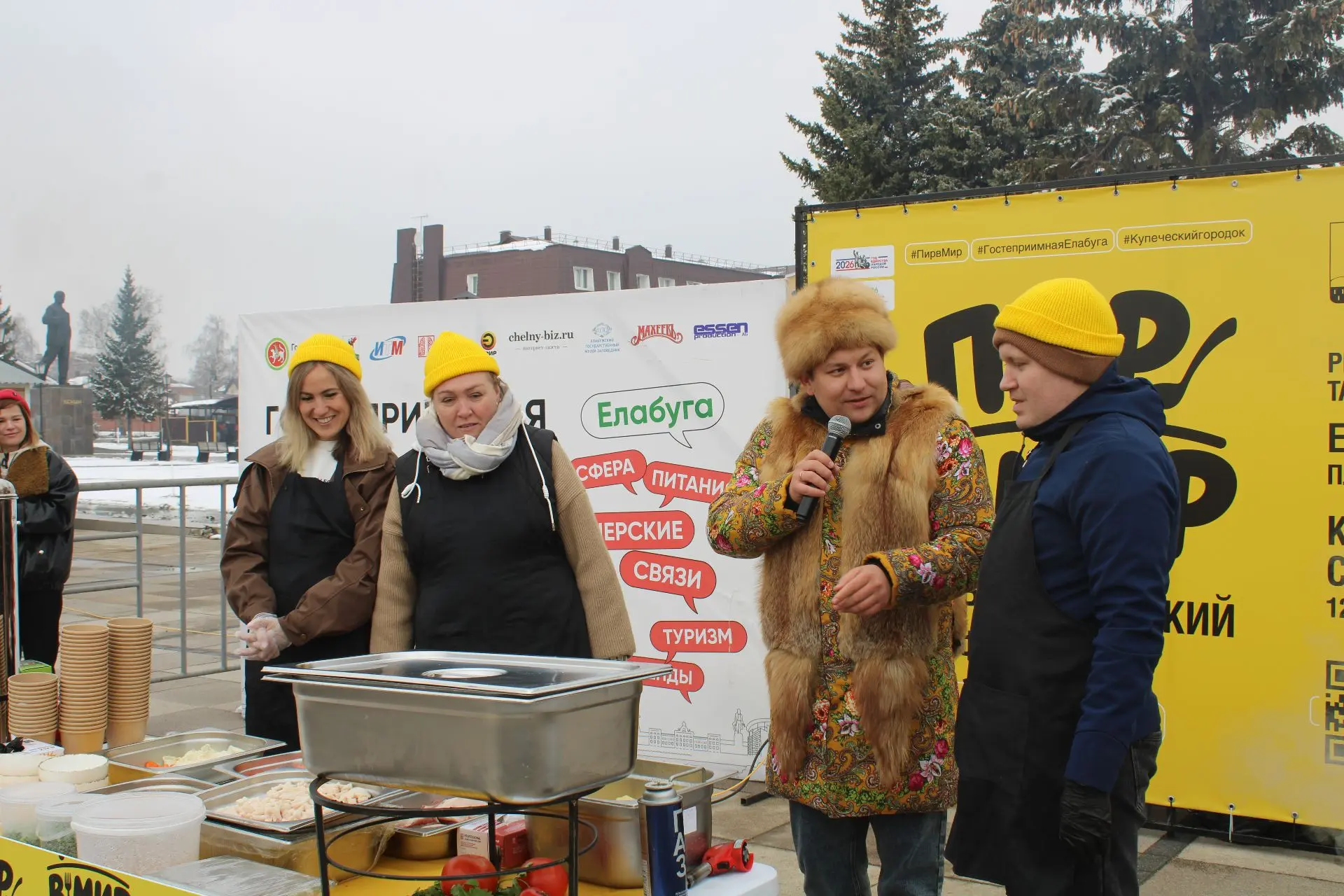 Вкус традиций и новые встречи: на площади Ленина прошёл фестиваль «Пир в мир»