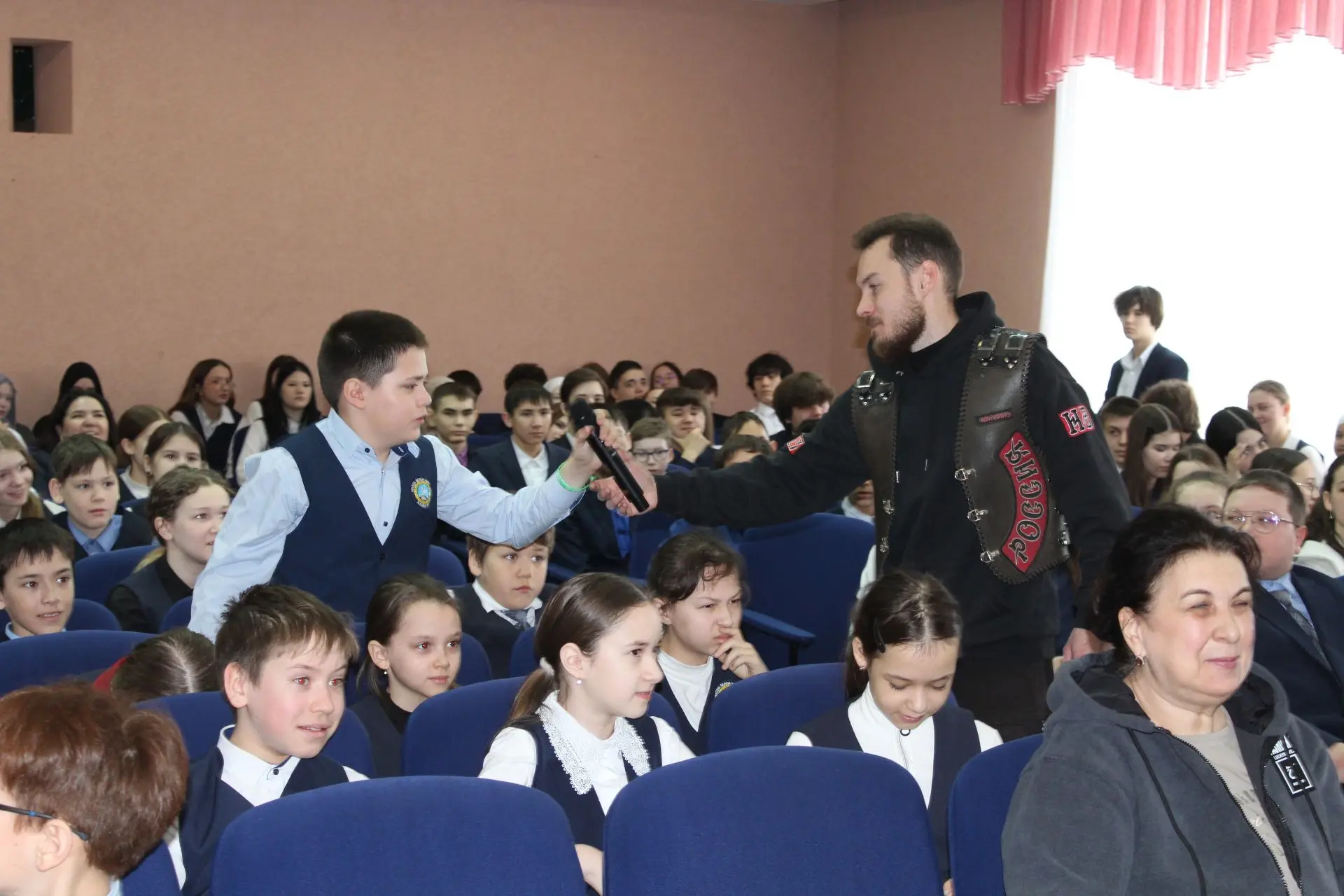 Байкеры против ДТП: как «Ночные волки» учат школьников правилам дорожного движения