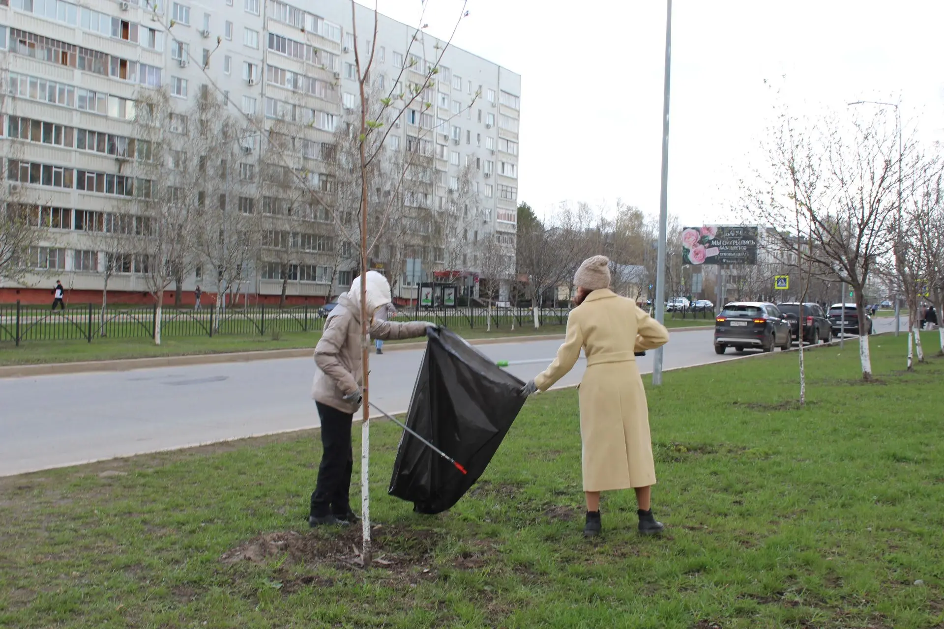 Большая весенняя уборка в Елабуге продолжается