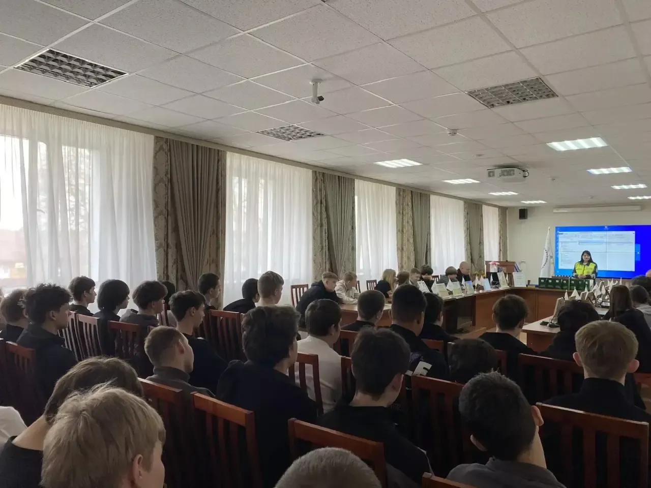 Это важно знать: встреча по ПДД прошла в Елабужском политехническом колледже