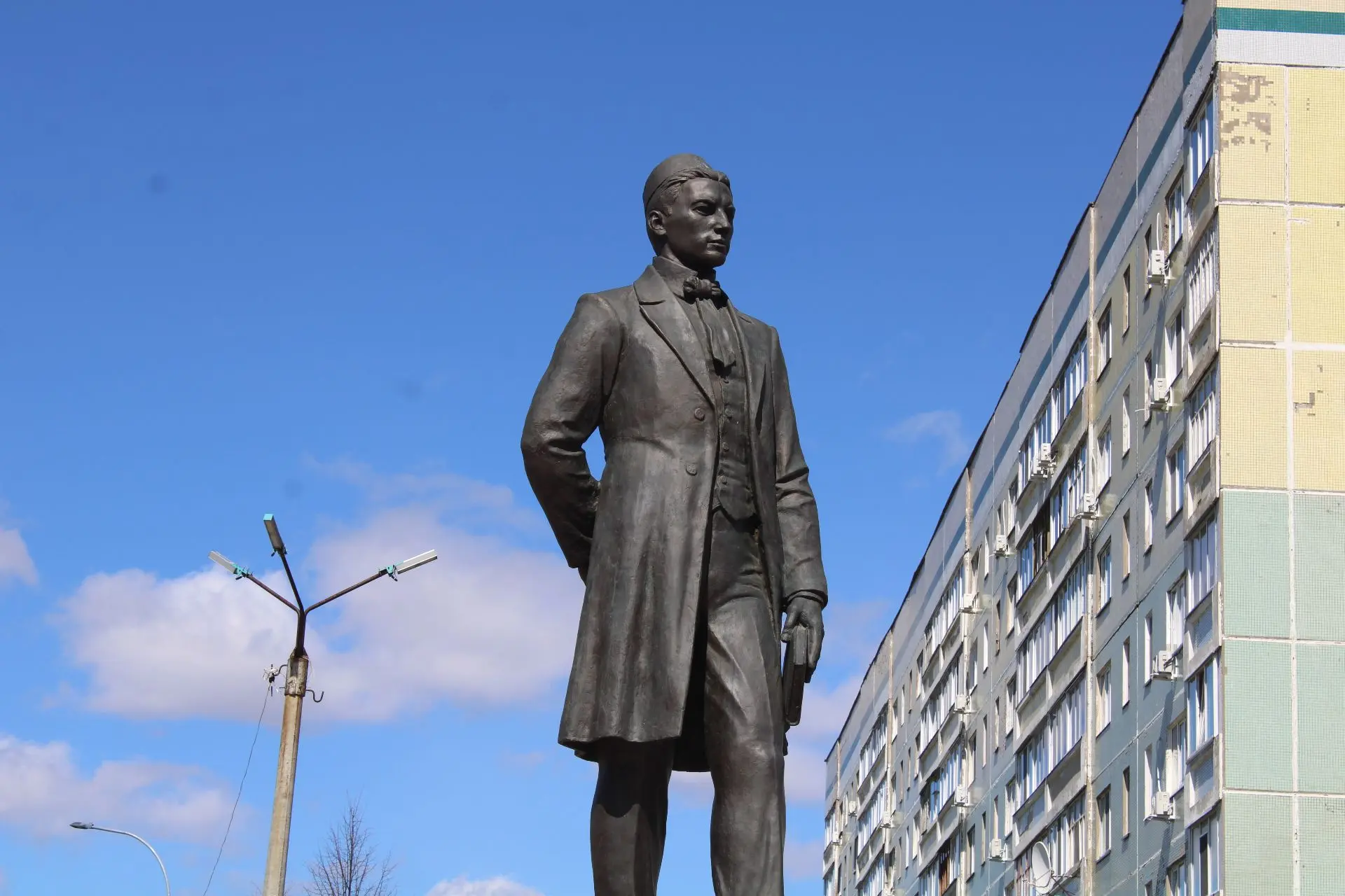 В Елабуге отметили 140-летие Габдуллы Тукая в обновленном сквере его имени