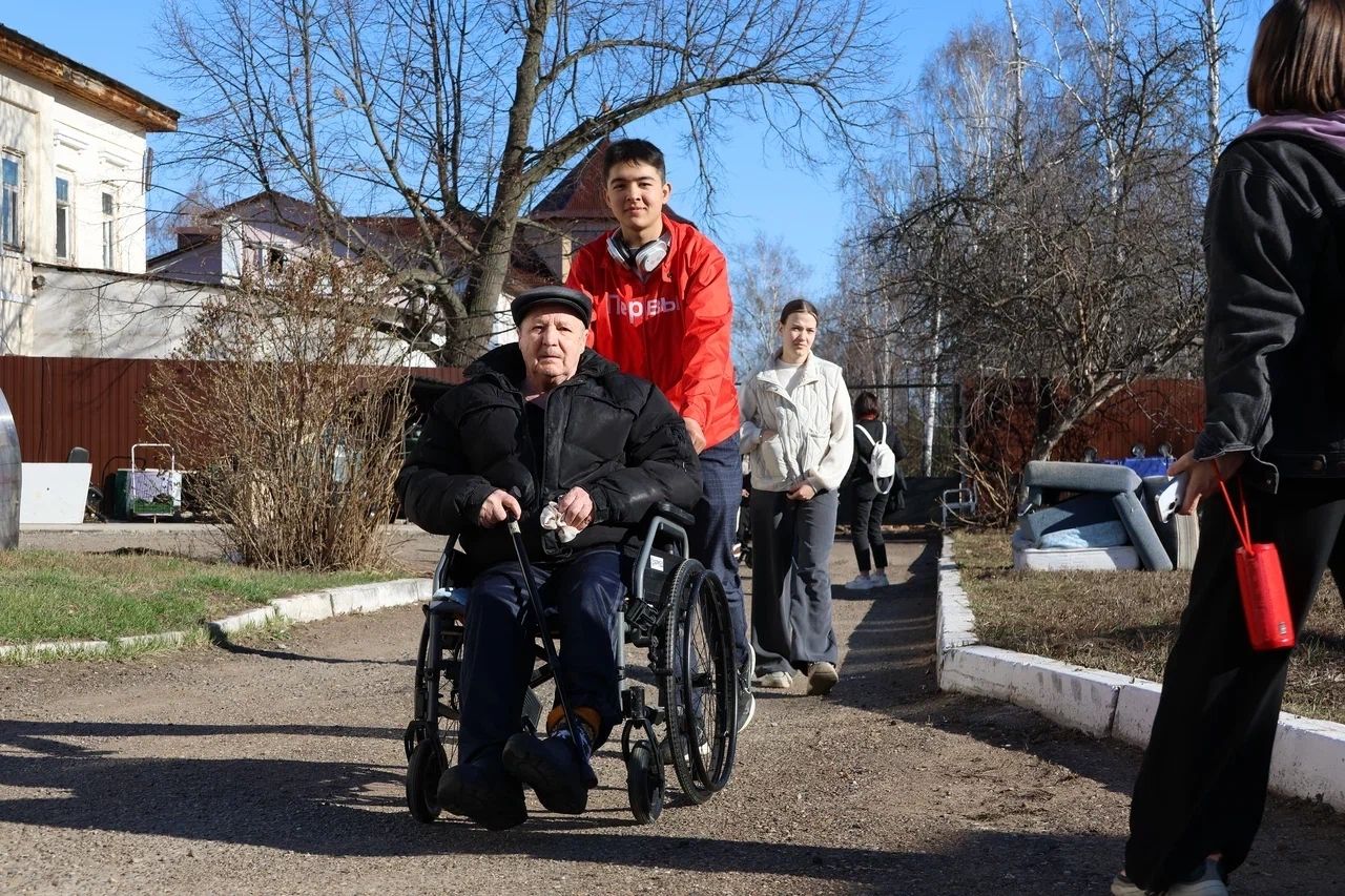 Елабужские активисты «Движения Первых» устроили весенний праздник для подопечных дома-интерната