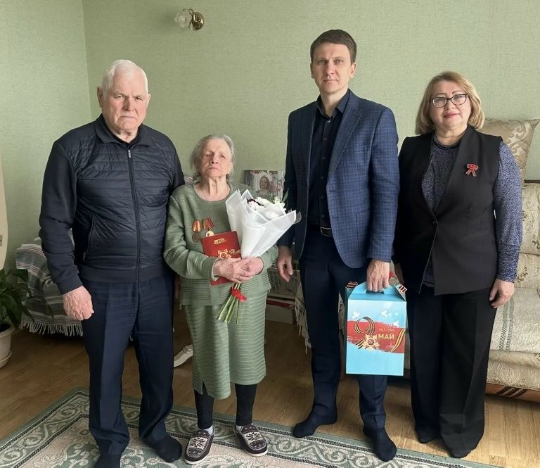 В Елабуге поздравили со столетием ветерана Анастасию Дудкину