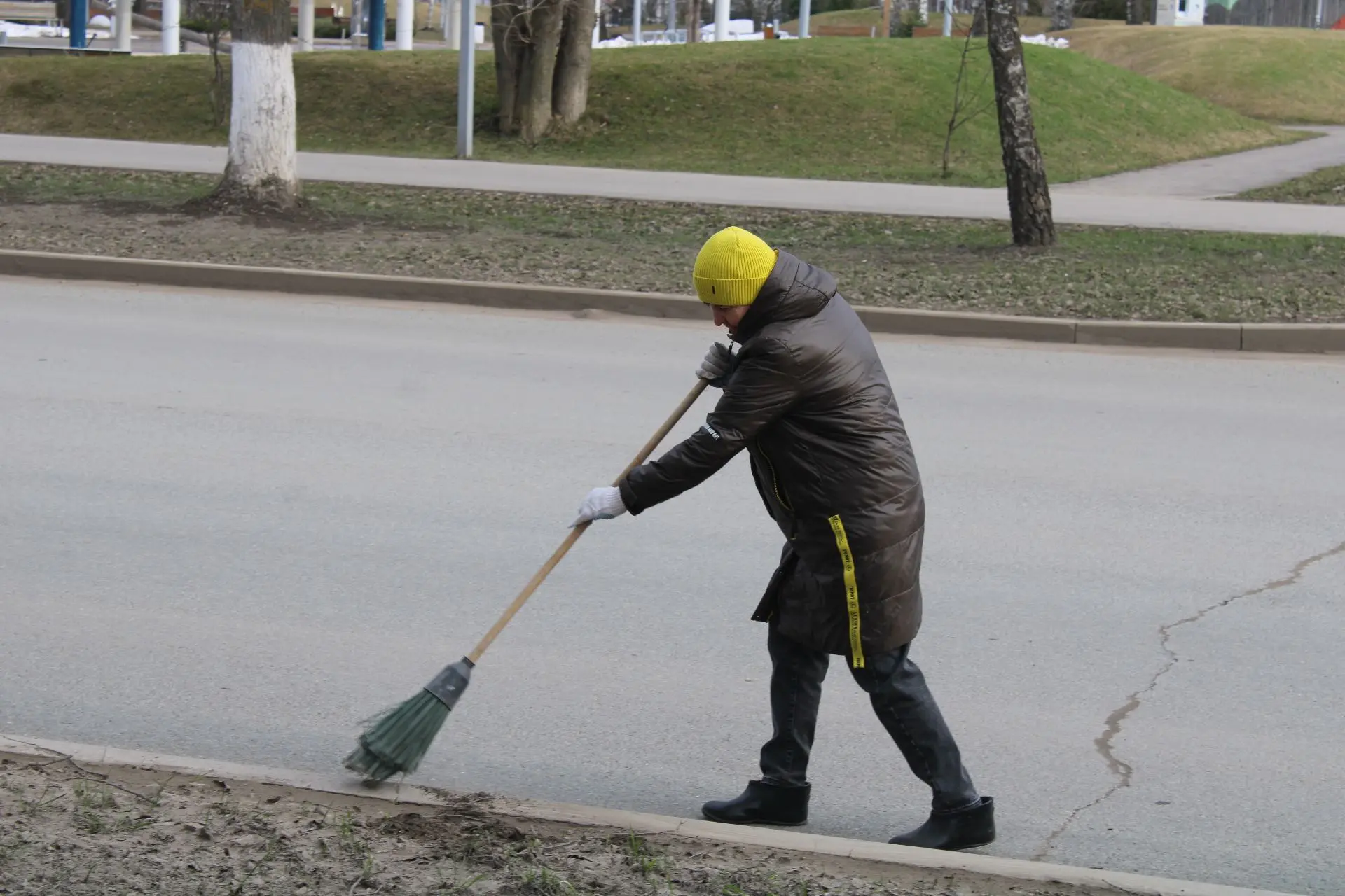 Чистота родного города – дело общее: в Елабуге прошел общегородской средник