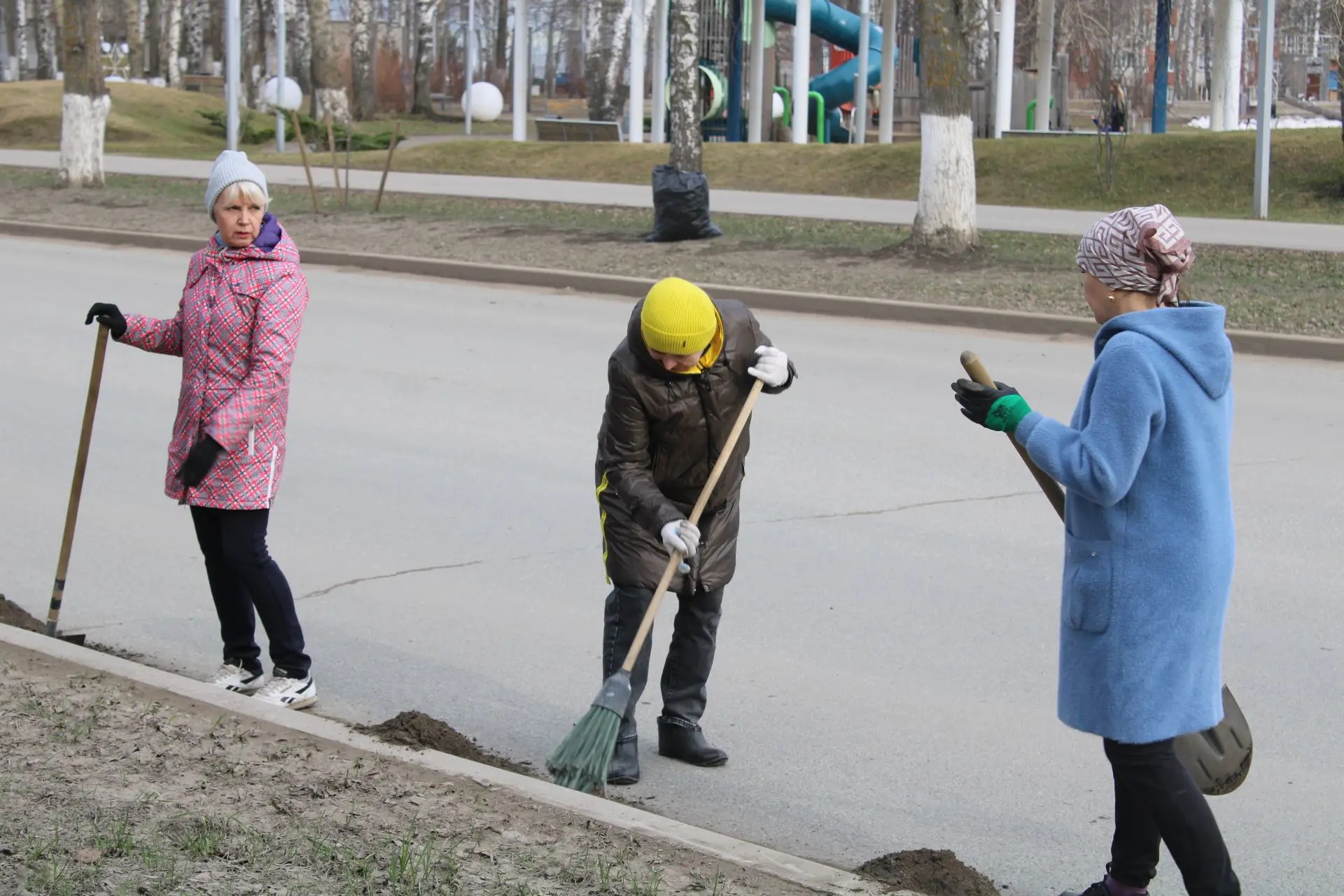Чистота родного города – дело общее: в Елабуге прошел общегородской средник