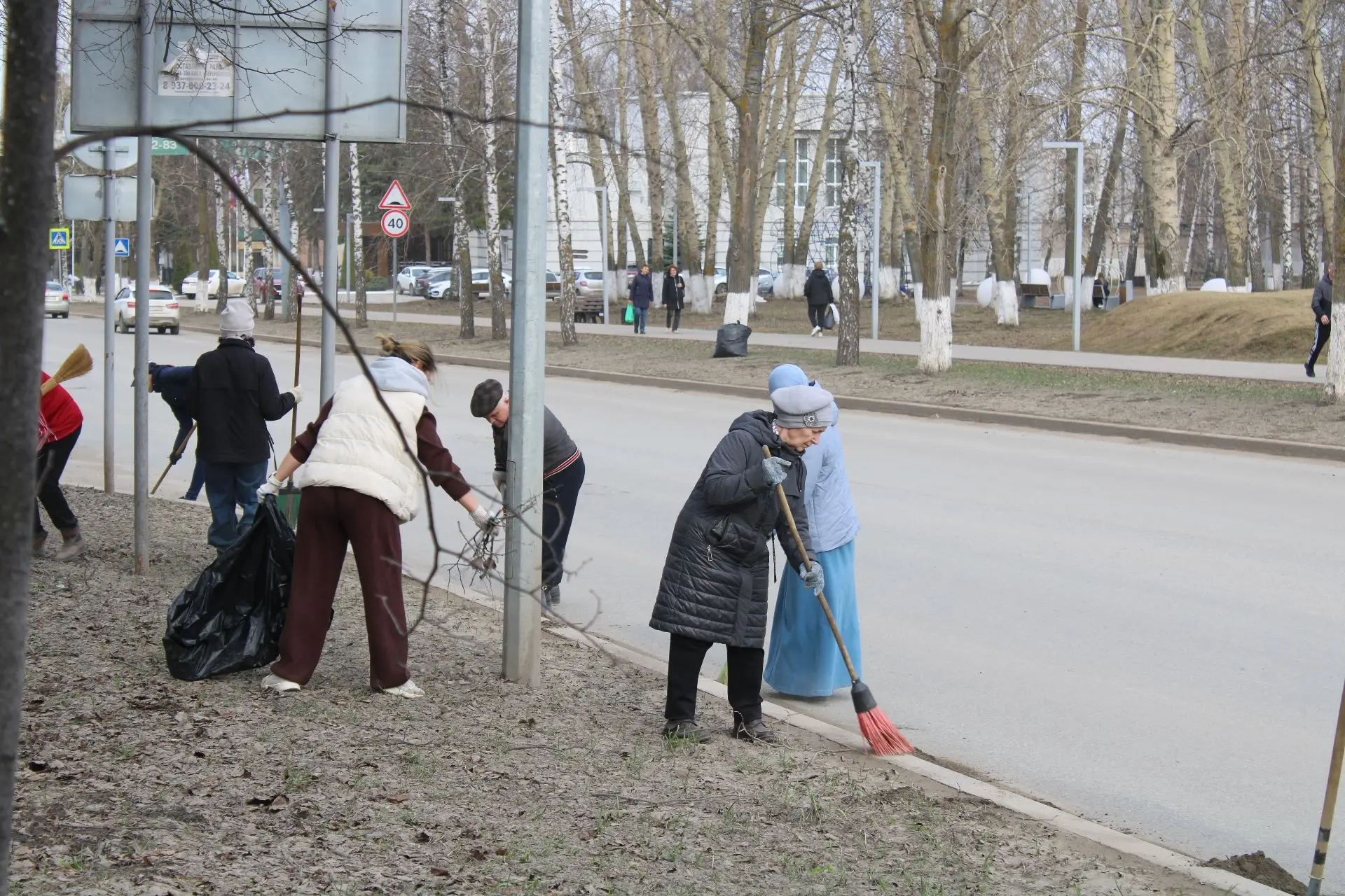 Чистота родного города – дело общее: в Елабуге прошел общегородской средник
