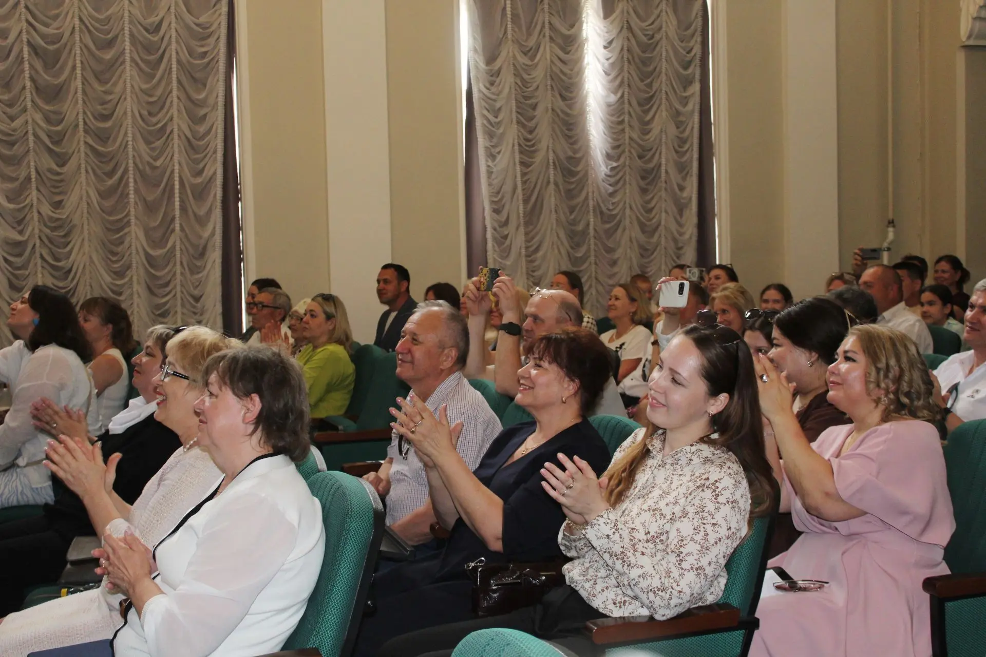 В школах Елабужского района прошли последние звонки