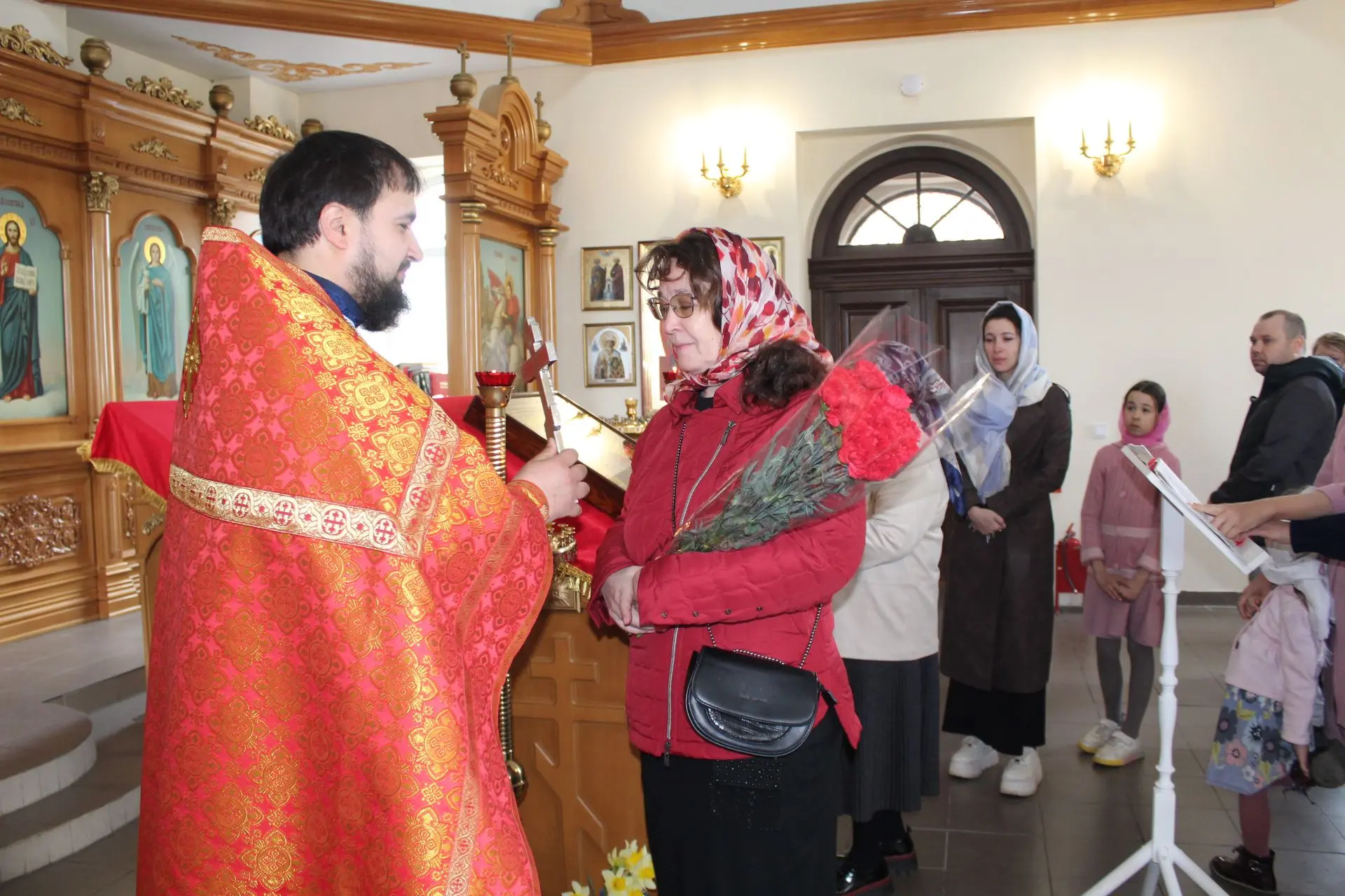 Елабужскому храму подарили икону, посвященную участникам СВО