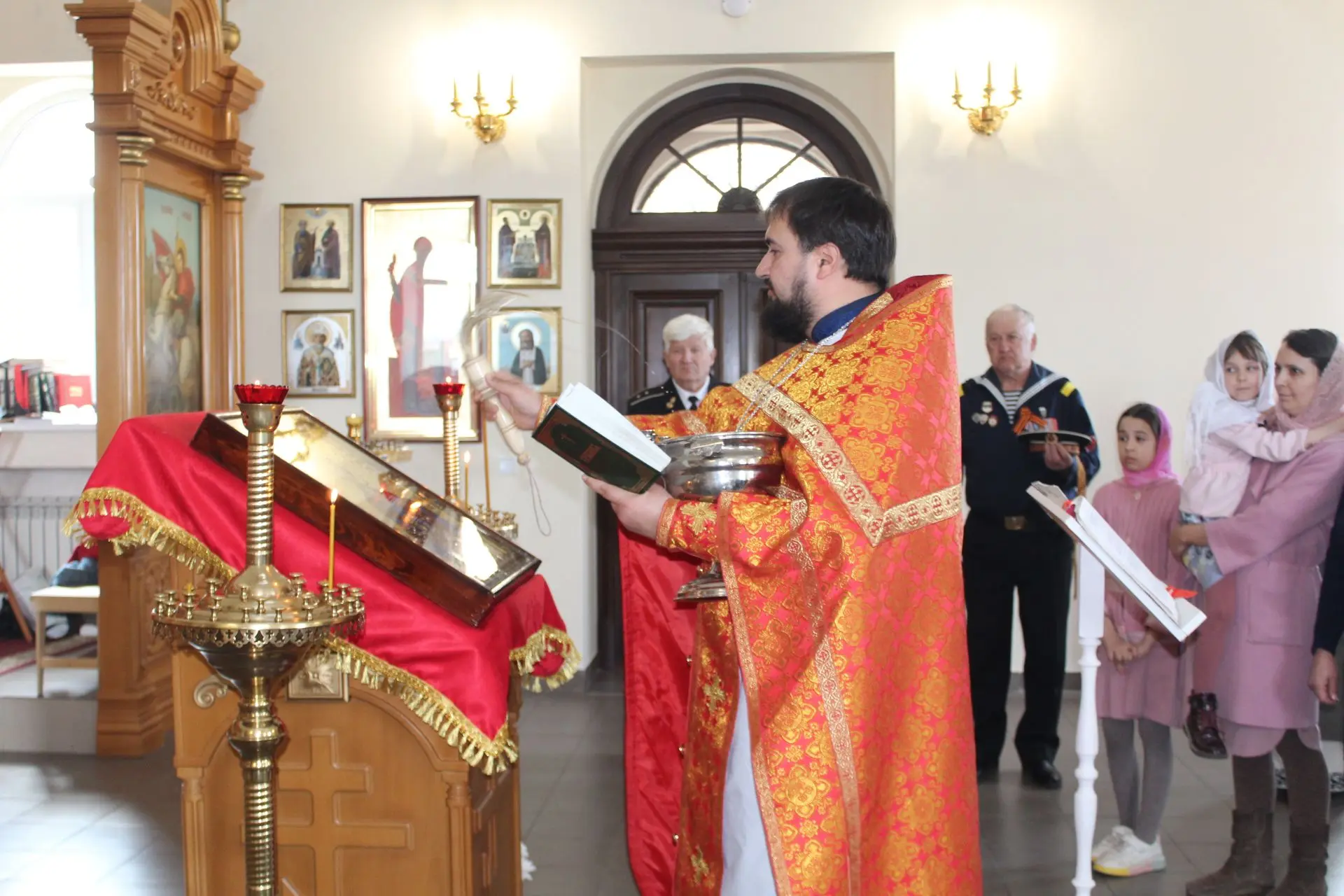Елабужскому храму подарили икону, посвященную участникам СВО