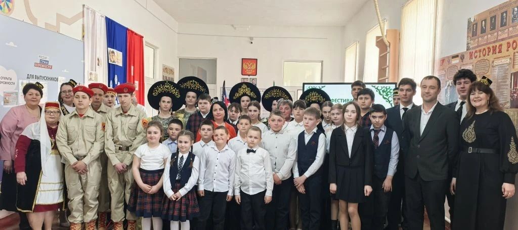 «Мы вместе»: две елабужские семьи совершили гуманитарную миссию в Волновахский район