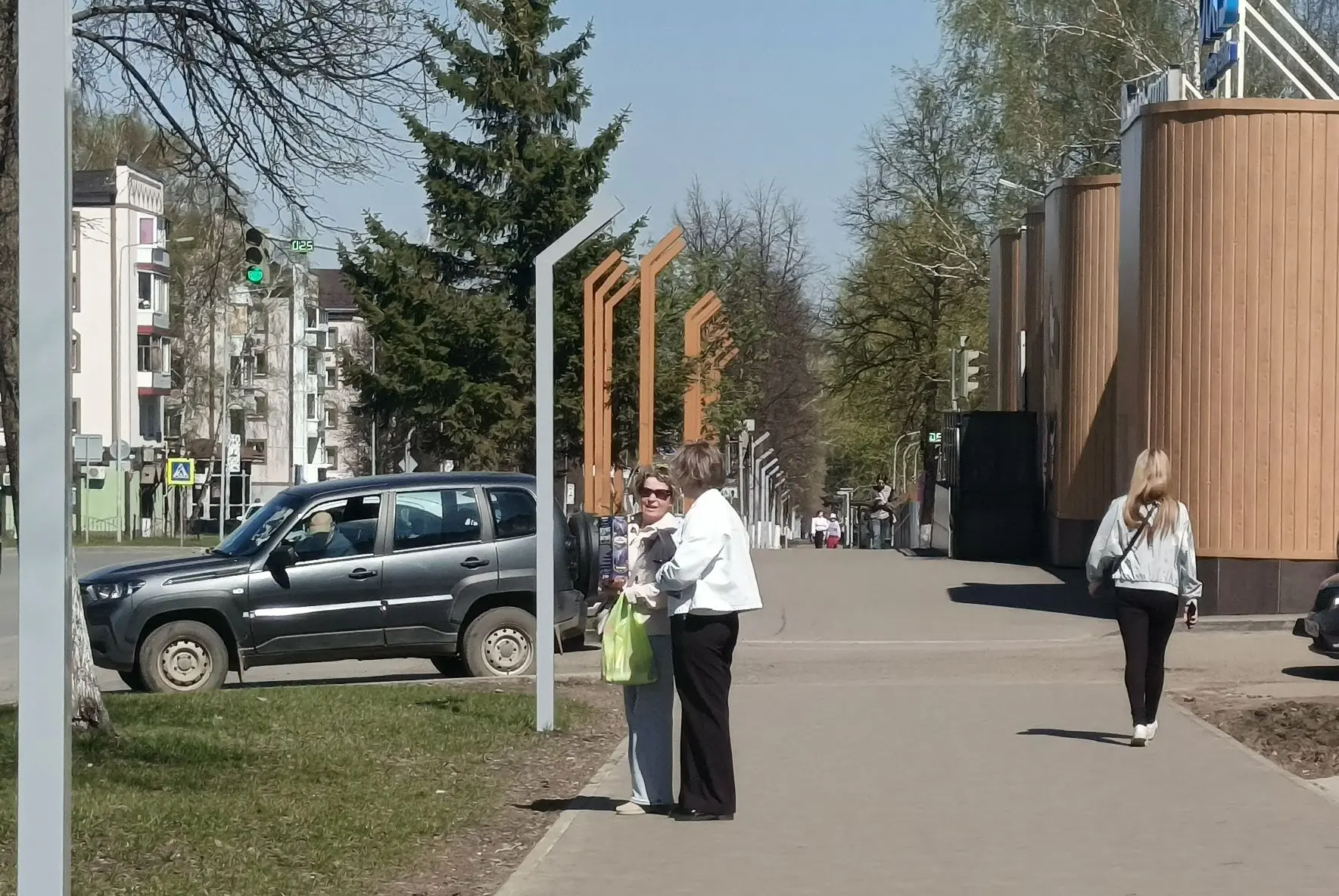 «Мне стыдно»: елабужане ответили за хождение по газонам