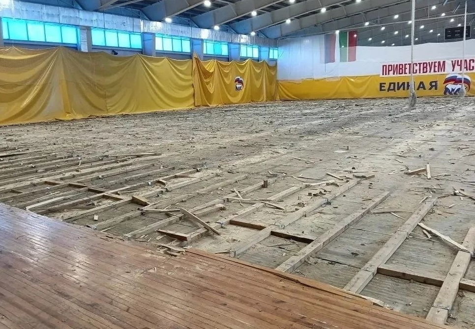 В Елабуге увеличится количество теннисных кортов: в спорткомплексе «Единая Россия» началась реконструкция