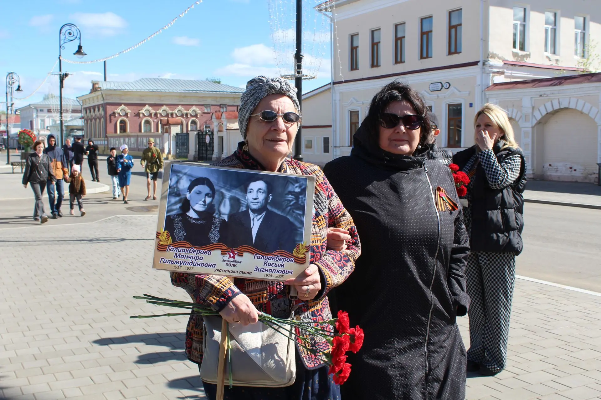 В День Победы в Елабуге вручили награды семьям бойцов и открыли бюсты двум Героям России
